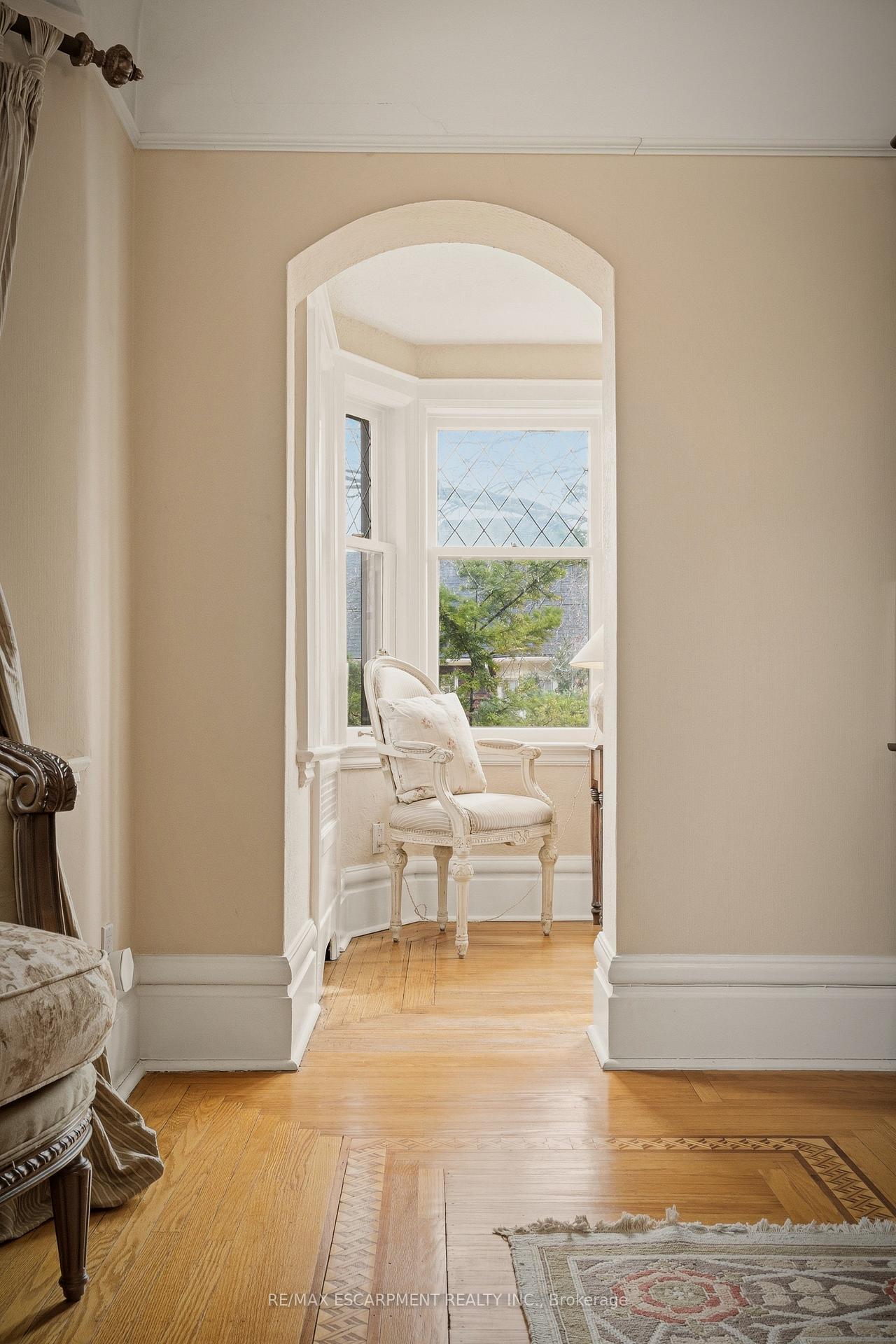 Photo 9 of 74 Oak Knoll Drive, Hamilton, Westdale — HOMEH