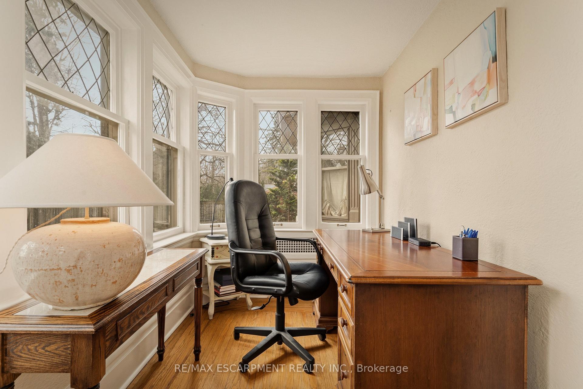 Photo 10 of 74 Oak Knoll Drive, Hamilton, Westdale — HOMEH