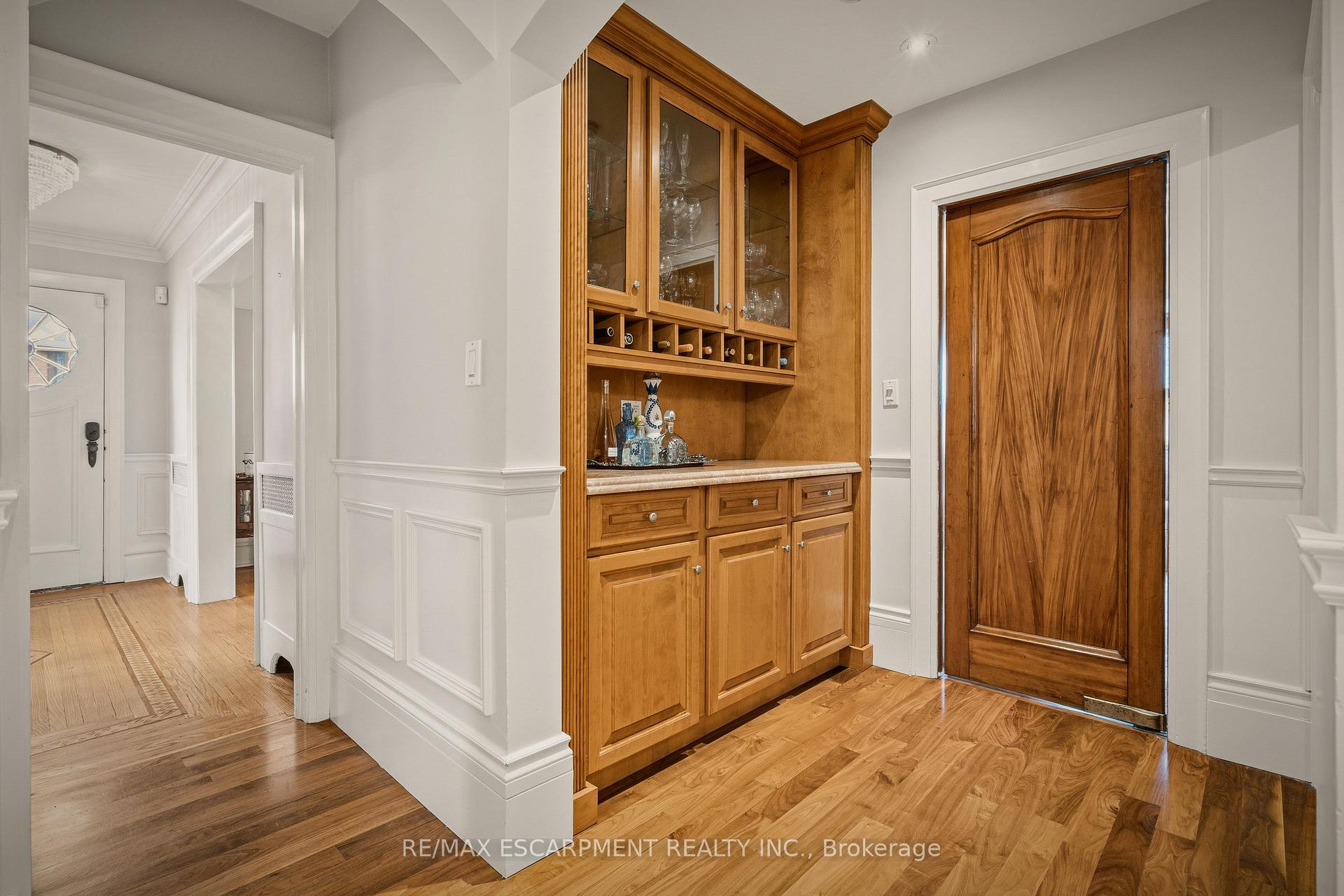 Photo 14 of 74 Oak Knoll Drive, Hamilton, Westdale — HOMEH