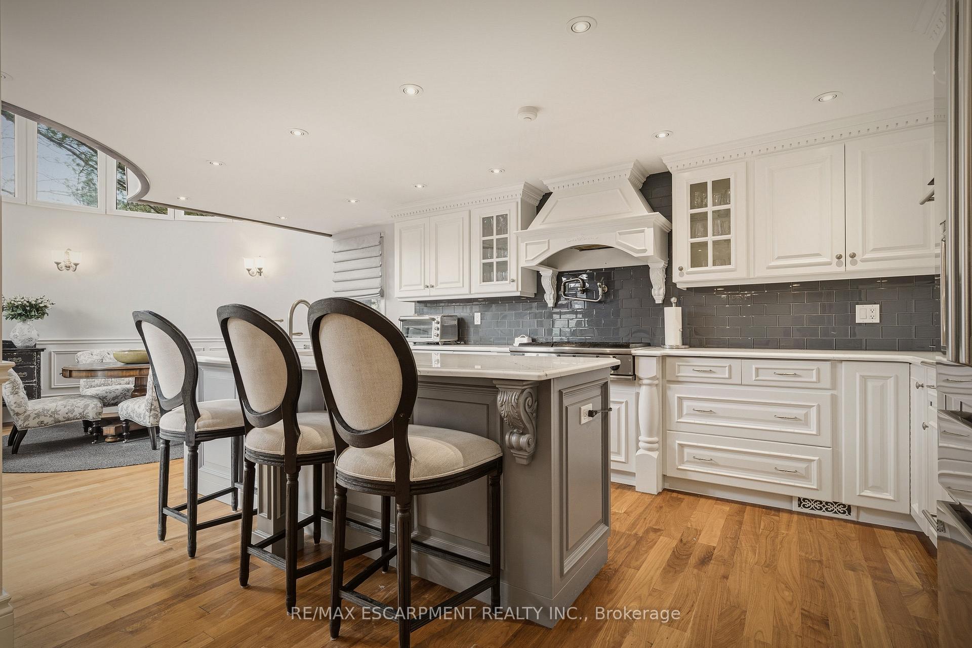 Photo 16 of 74 Oak Knoll Drive, Hamilton, Westdale — HOMEH