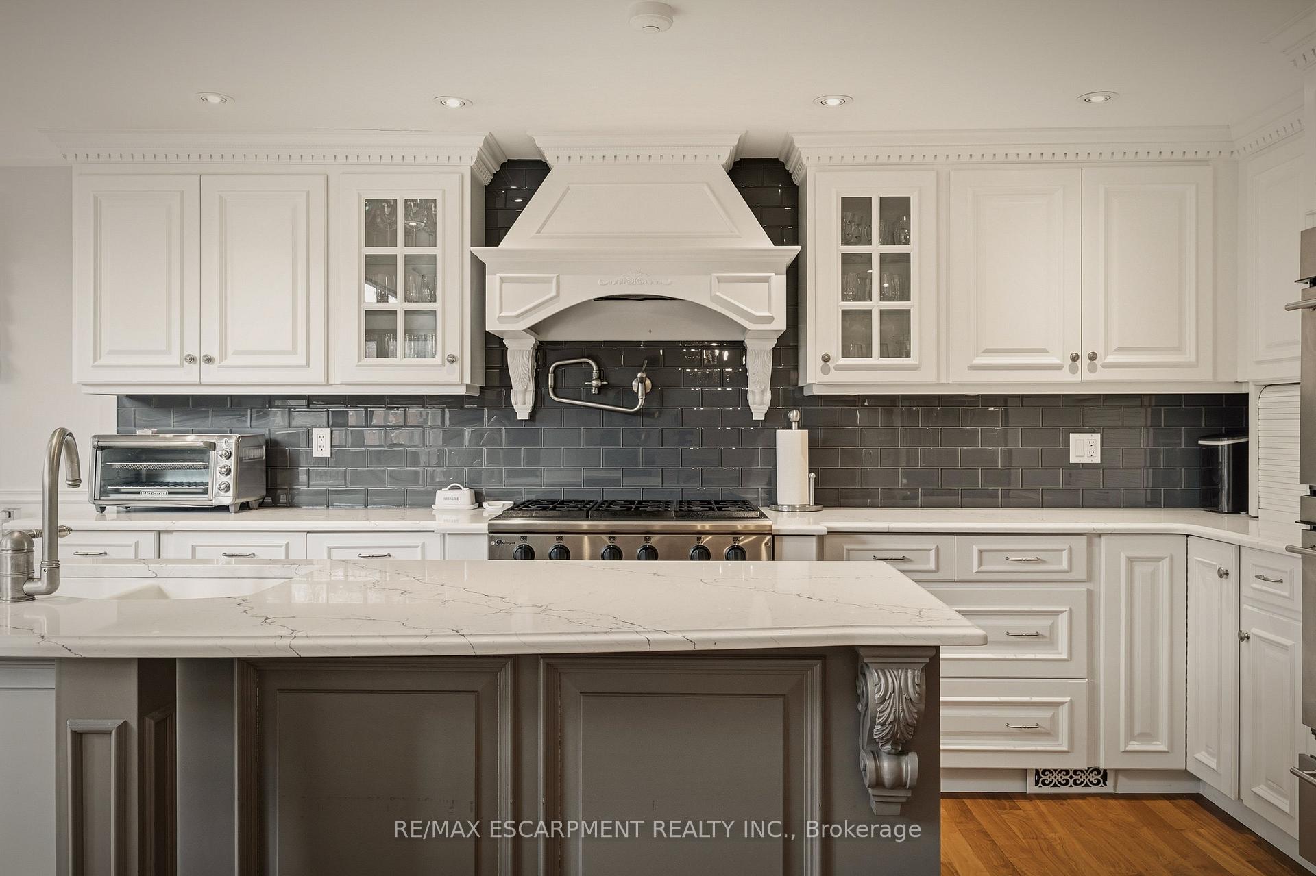 Photo 17 of 74 Oak Knoll Drive, Hamilton, Westdale — HOMEH