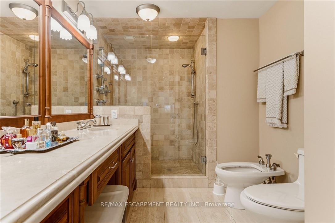Photo 33 of 74 Oak Knoll Drive, Hamilton, Westdale — HOMEH