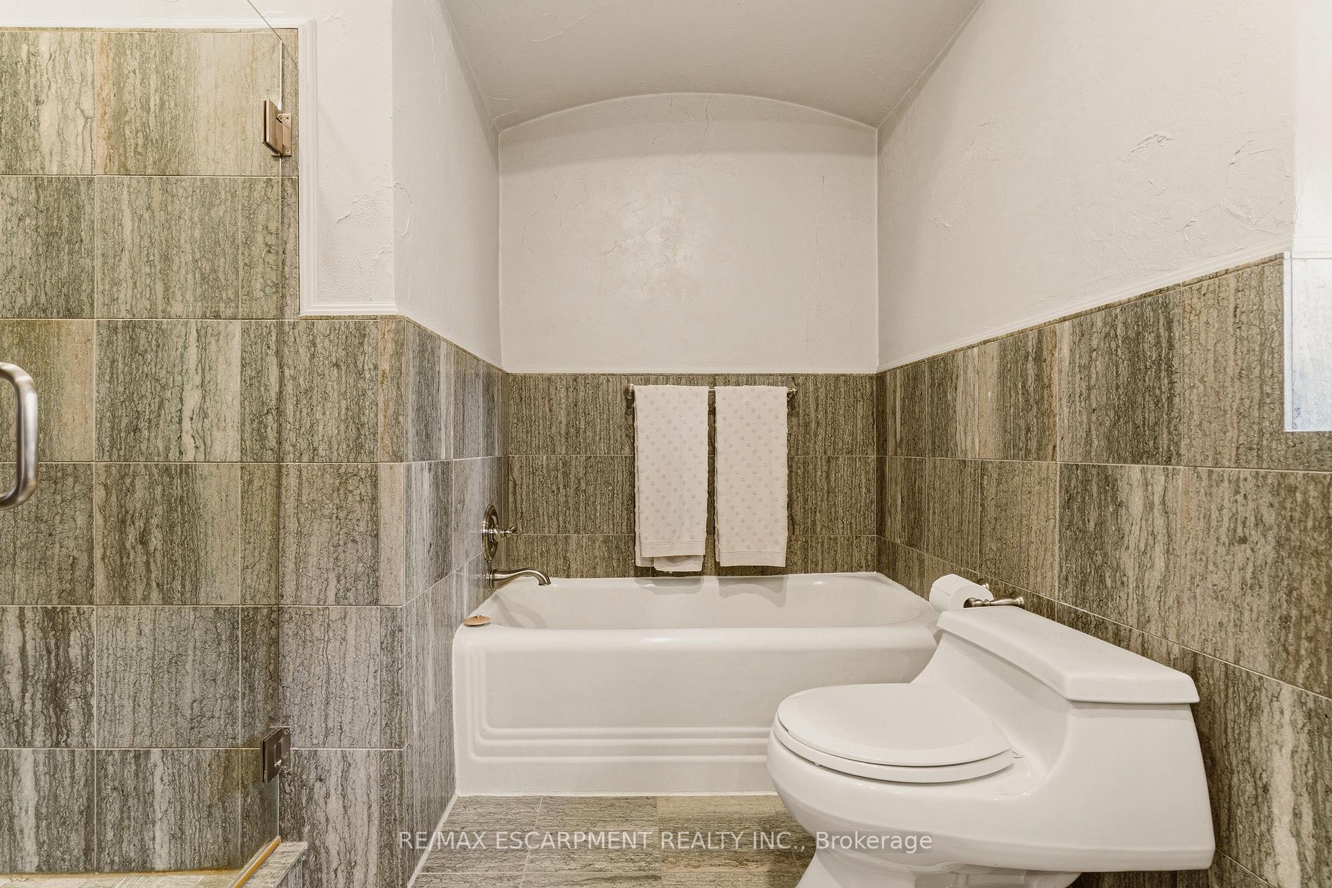 Photo 36 of 74 Oak Knoll Drive, Hamilton, Westdale — HOMEH