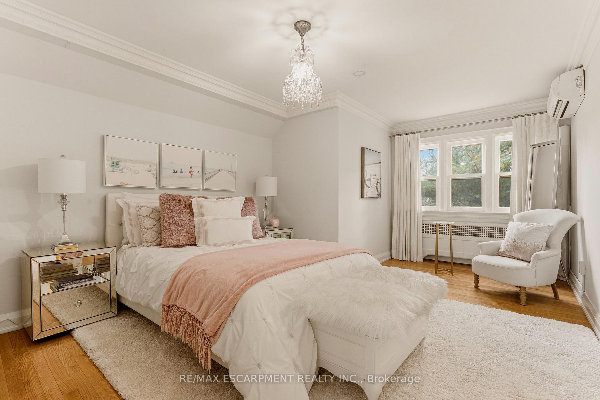 Photo 37 of 74 Oak Knoll Drive, Hamilton, Westdale — HOMEH