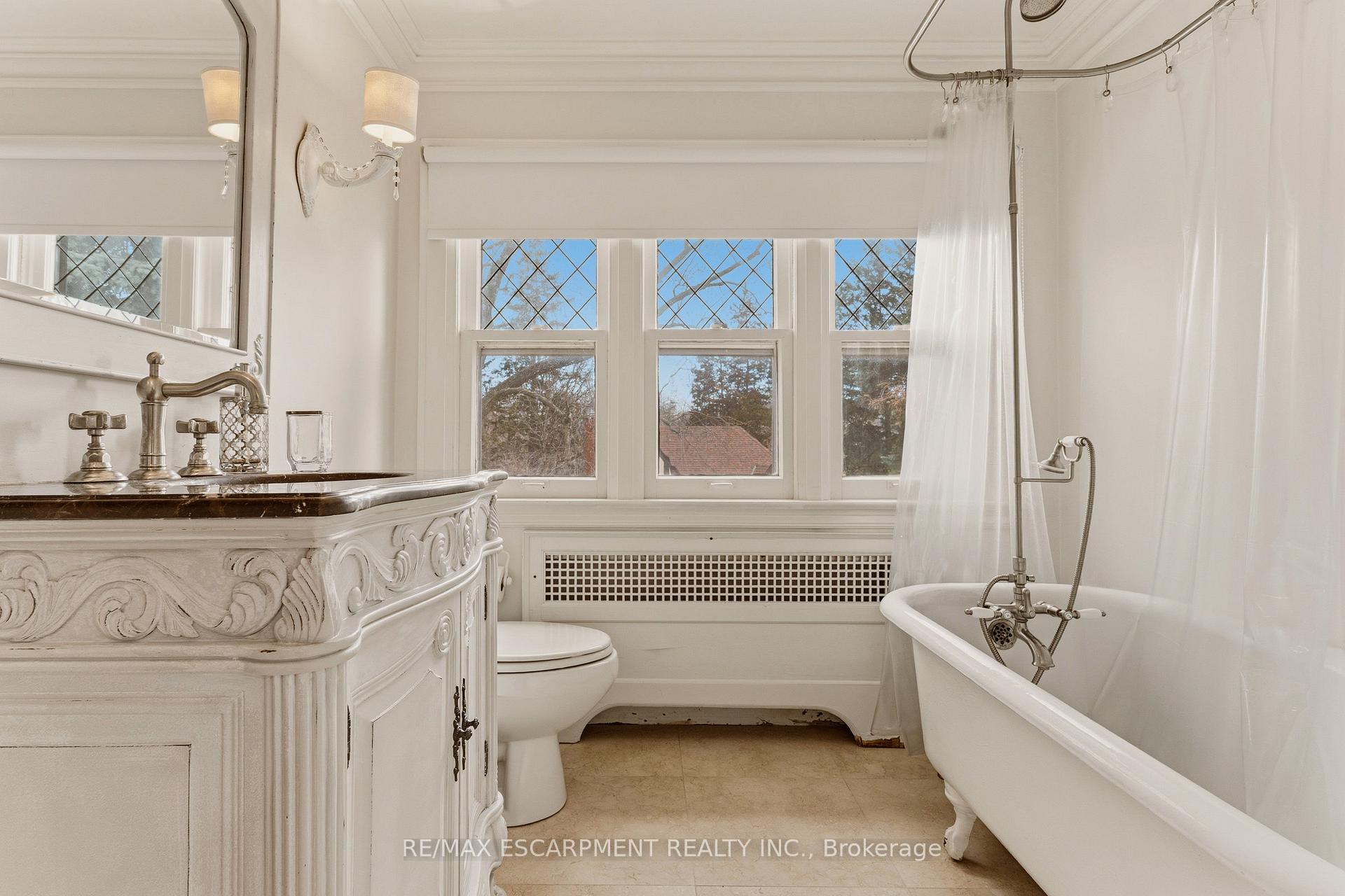 Photo 39 of 74 Oak Knoll Drive, Hamilton, Westdale — HOMEH