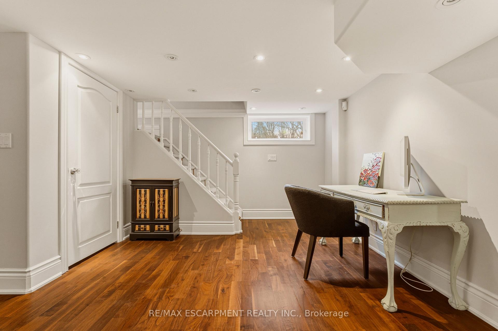 Photo 40 of 74 Oak Knoll Drive, Hamilton, Westdale — HOMEH