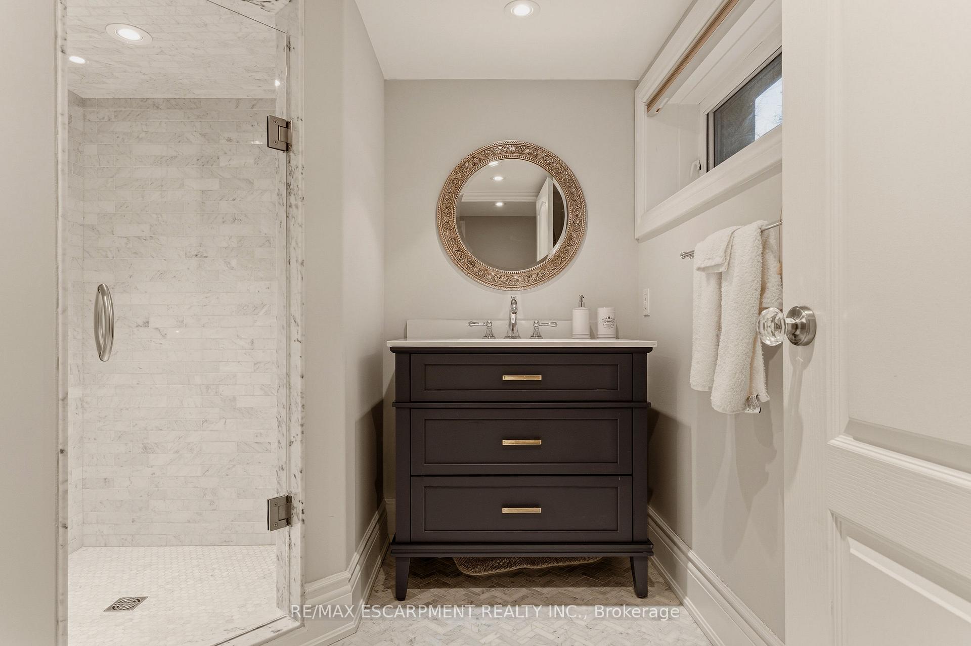 Photo 43 of 74 Oak Knoll Drive, Hamilton, Westdale — HOMEH