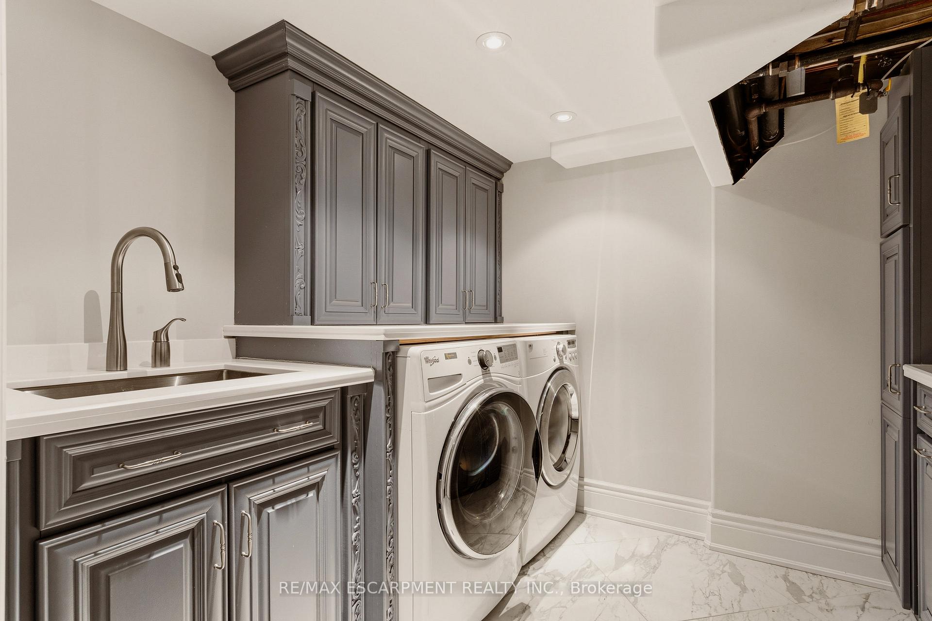 Photo 44 of 74 Oak Knoll Drive, Hamilton, Westdale — HOMEH