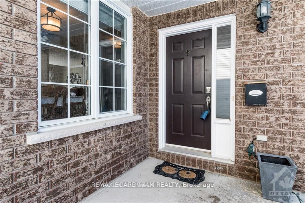 Photo 3 of 4291 Owl Valley Drive, Ottawa, Riverside South/Gloucester Glen — HOMEH