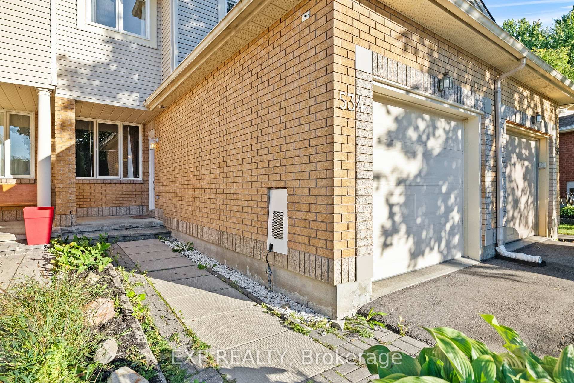 Photo 2 of 534 Lawler Crescent, Ottawa, Chatelaine Village — HOMEH