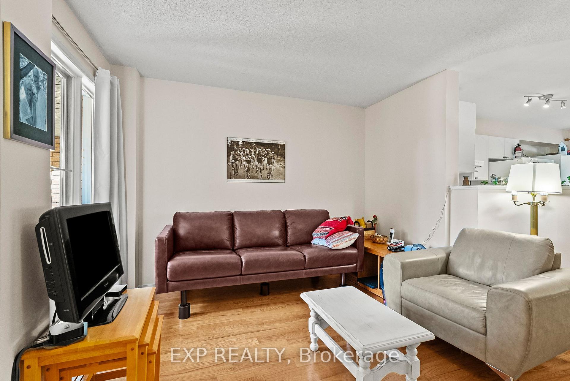 Photo 5 of 534 Lawler Crescent, Ottawa, Chatelaine Village — HOMEH