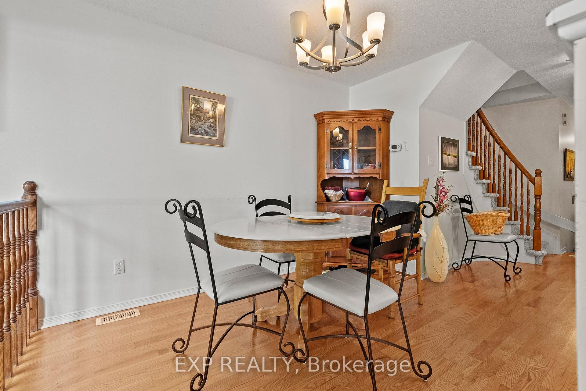 Photo 9 of 534 Lawler Crescent, Ottawa, Chatelaine Village — HOMEH