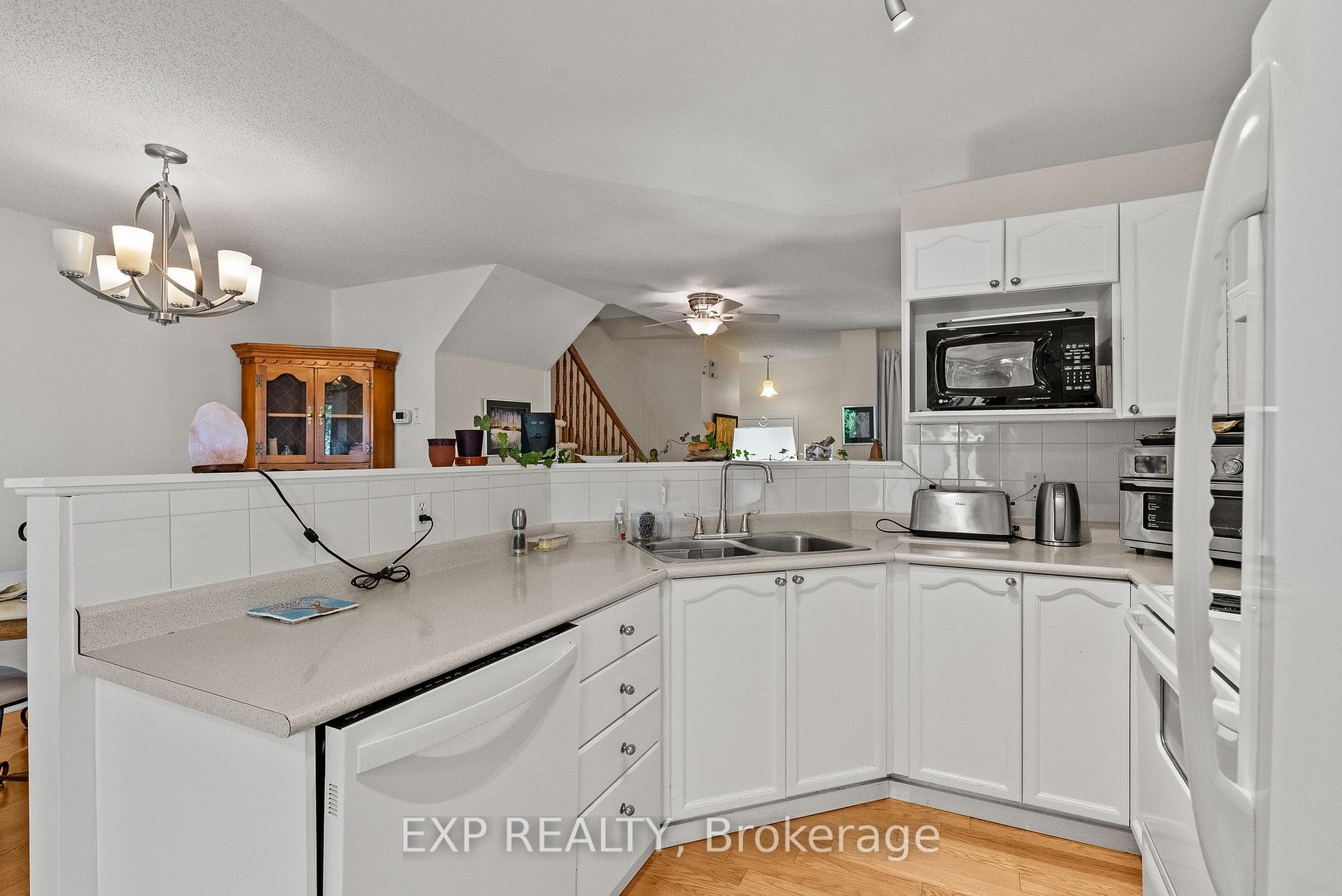 Photo 12 of 534 Lawler Crescent, Ottawa, Chatelaine Village — HOMEH