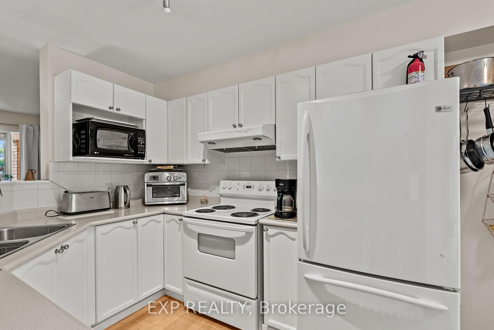 Photo 13 of 534 Lawler Crescent, Ottawa, Chatelaine Village — HOMEH