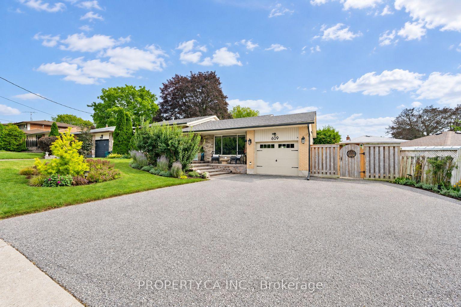 Photo 2 of 609 Annapolis Avenue, Oshawa, McLaughlin — HOMEH