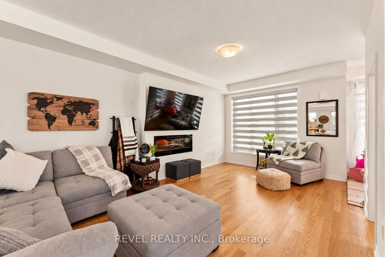 Photo 5 of 25 Lake Trail Way, Whitby, Brooklin — HOMEH