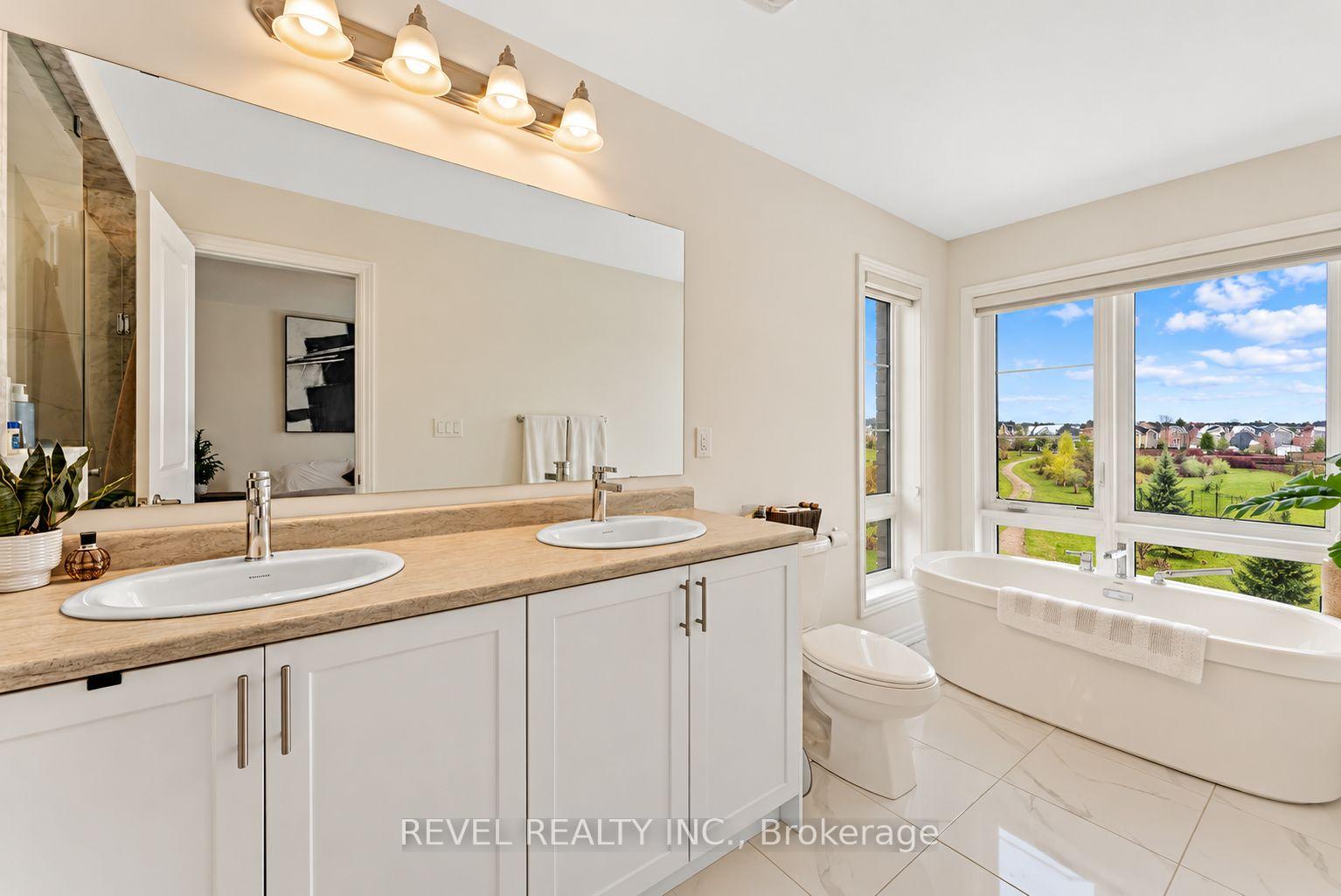 Photo 11 of 25 Lake Trail Way, Whitby, Brooklin — HOMEH