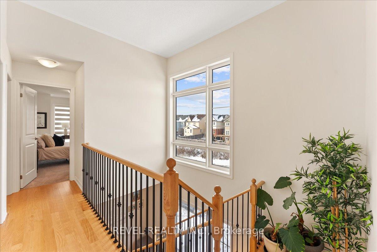 Photo 13 of 25 Lake Trail Way, Whitby, Brooklin — HOMEH