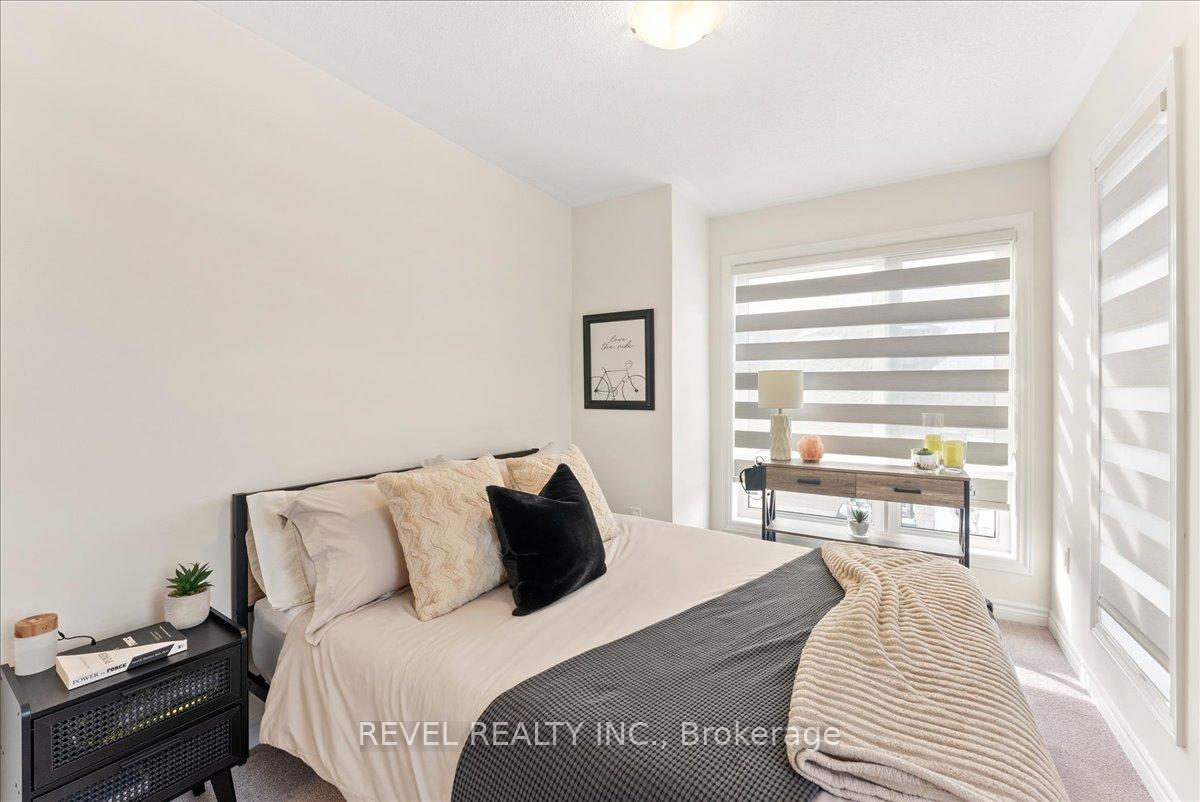 Photo 14 of 25 Lake Trail Way, Whitby, Brooklin — HOMEH