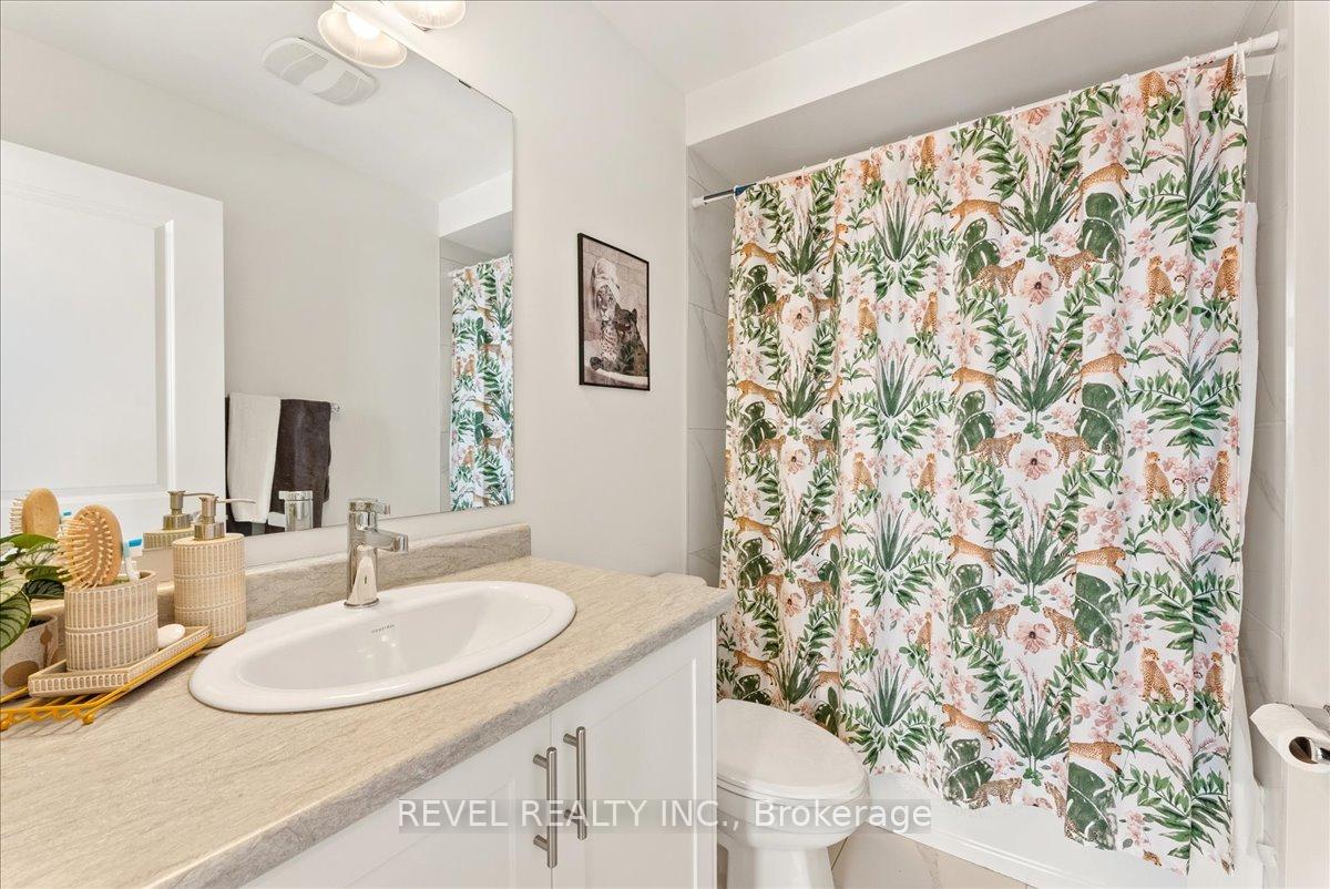 Photo 16 of 25 Lake Trail Way, Whitby, Brooklin — HOMEH