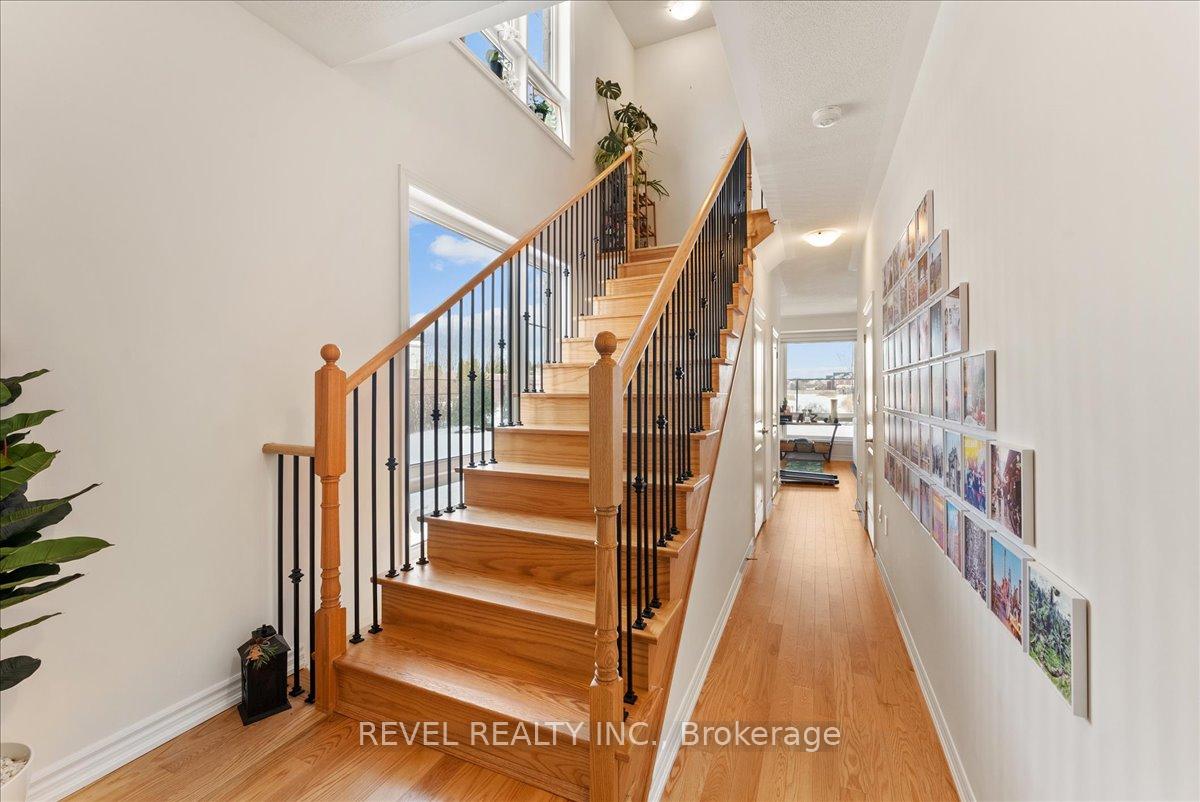 Photo 17 of 25 Lake Trail Way, Whitby, Brooklin — HOMEH