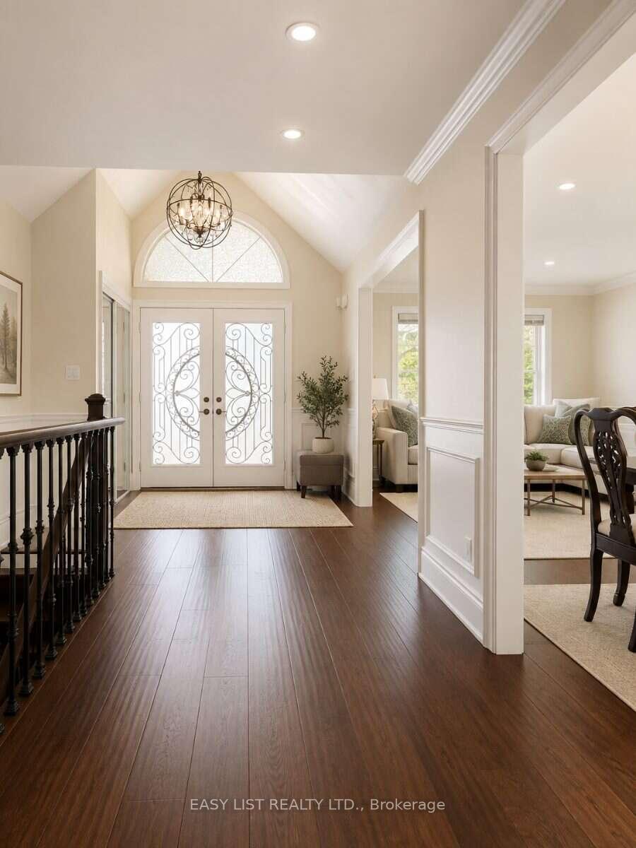 Photo 2 of 103 Fifefield Drive, Vaughan, Maple — HOMEH