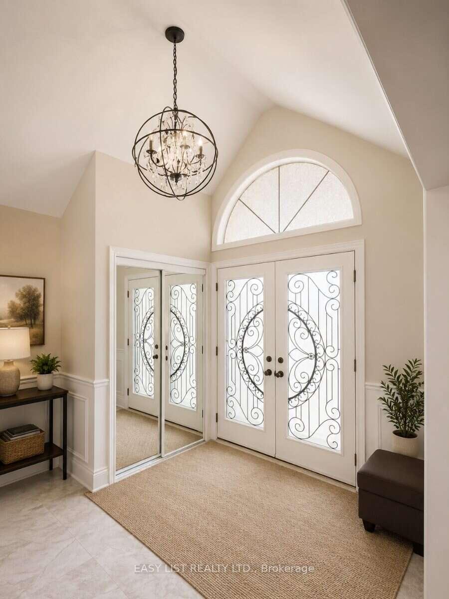 Photo 3 of 103 Fifefield Drive, Vaughan, Maple — HOMEH