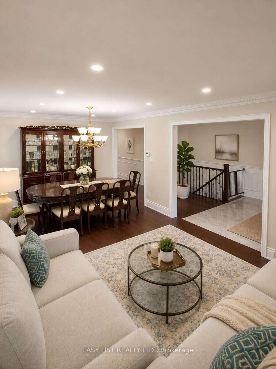 Photo 5 of 103 Fifefield Drive, Vaughan, Maple — HOMEH