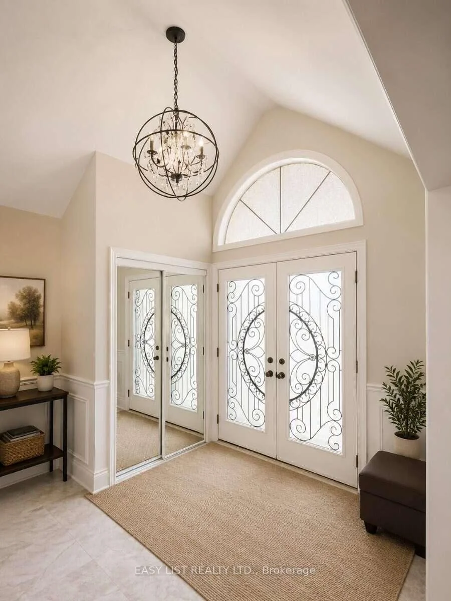 Photo 4 of 103 Fifefield Drive, Vaughan, Maple — HOMEH