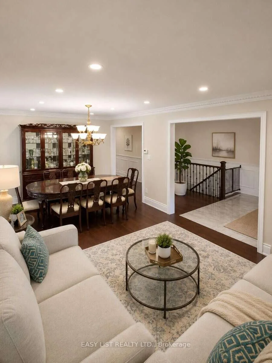 Photo 6 of 103 Fifefield Drive, Vaughan, Maple — HOMEH