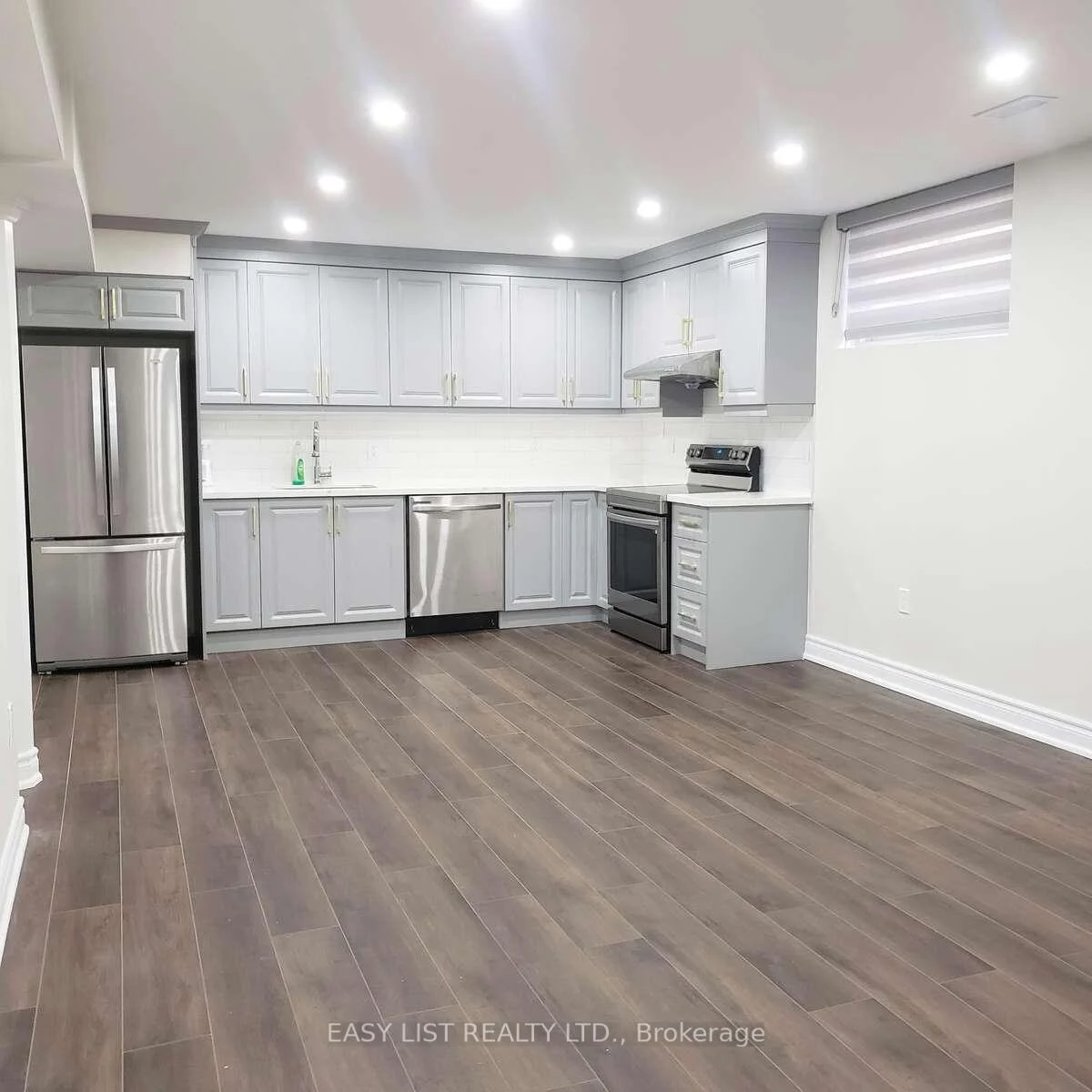 Photo 42 of 103 Fifefield Drive, Vaughan, Maple — HOMEH