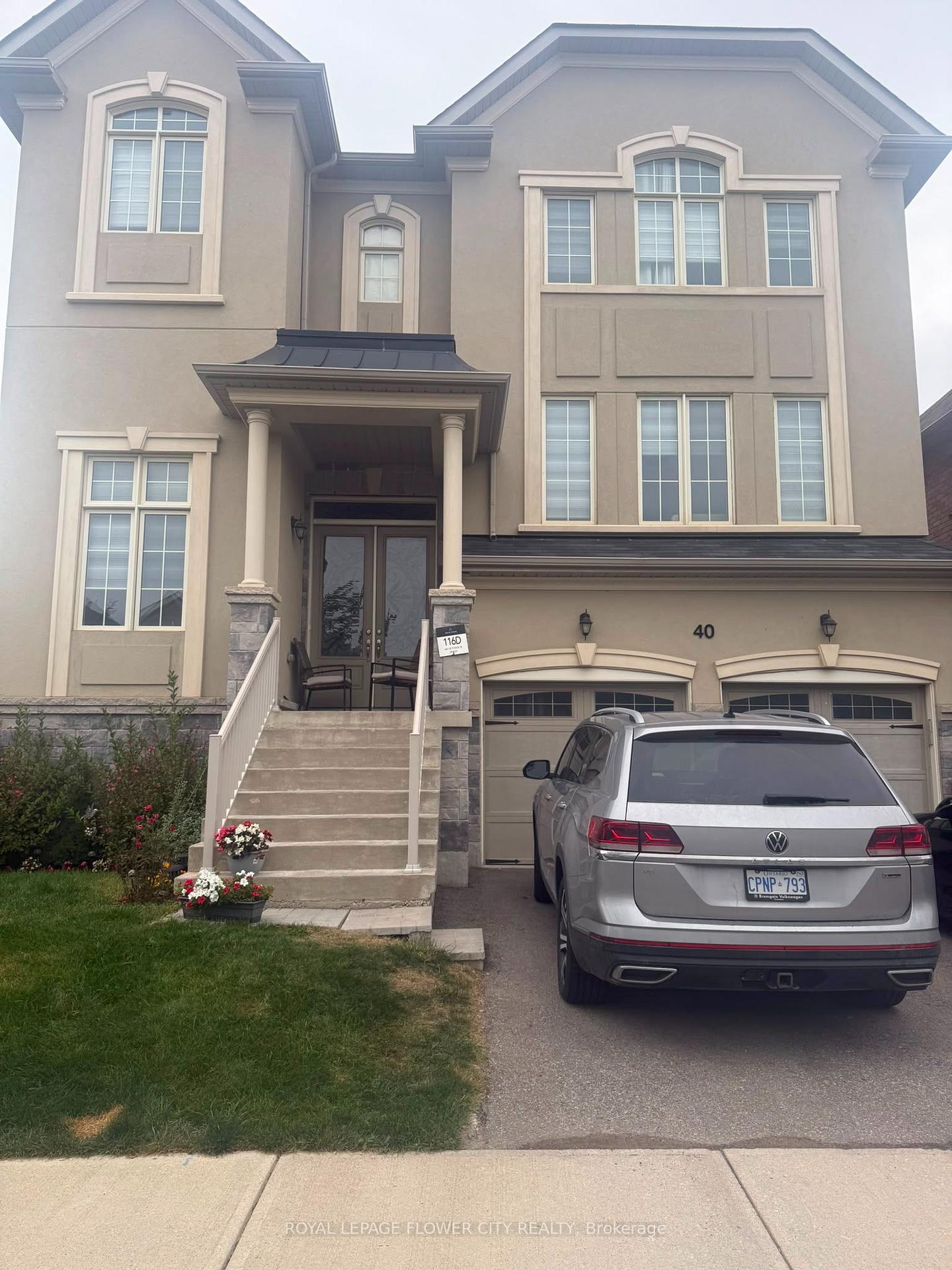Photo 3 of 41 Cape Dorset Crescent, Brampton, Sandringham-Wellington — HOMEH