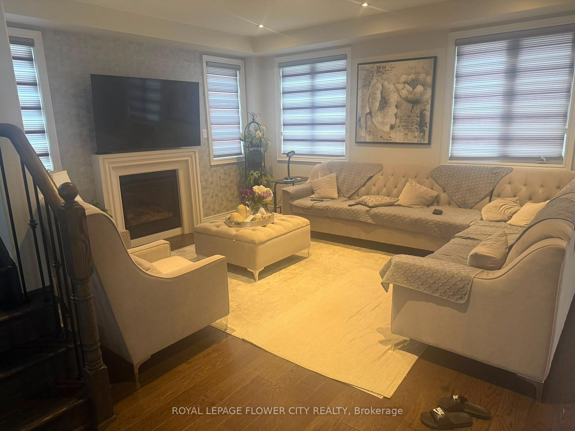 Photo 9 of 41 Cape Dorset Crescent, Brampton, Sandringham-Wellington — HOMEH
