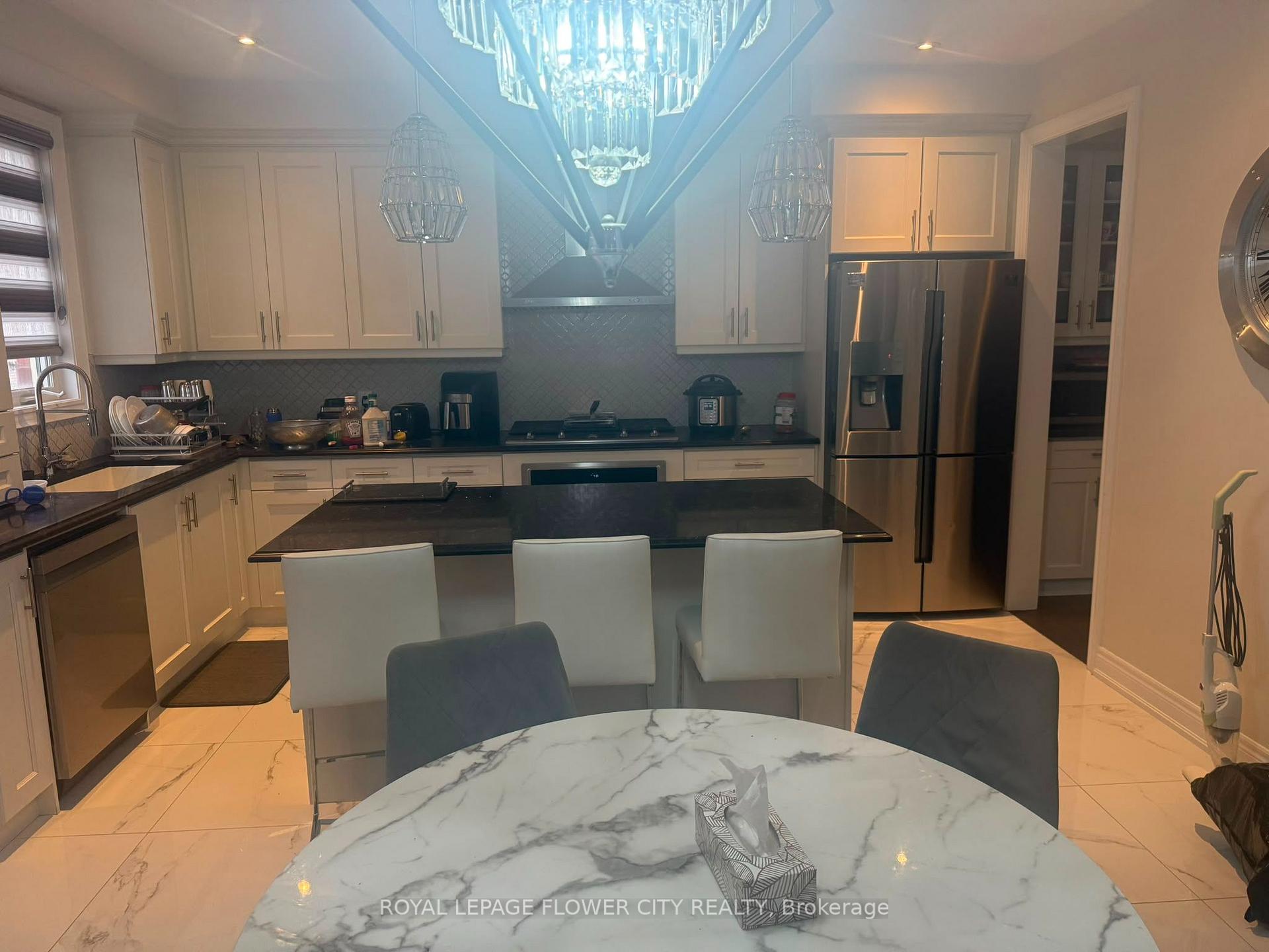 Photo 11 of 41 Cape Dorset Crescent, Brampton, Sandringham-Wellington — HOMEH