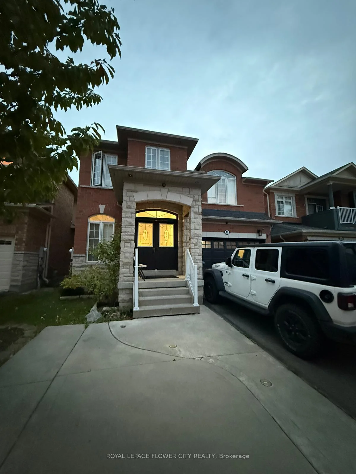 Photo 1 of 41 Cape Dorset Crescent, Brampton, Sandringham-Wellington — HOMEH