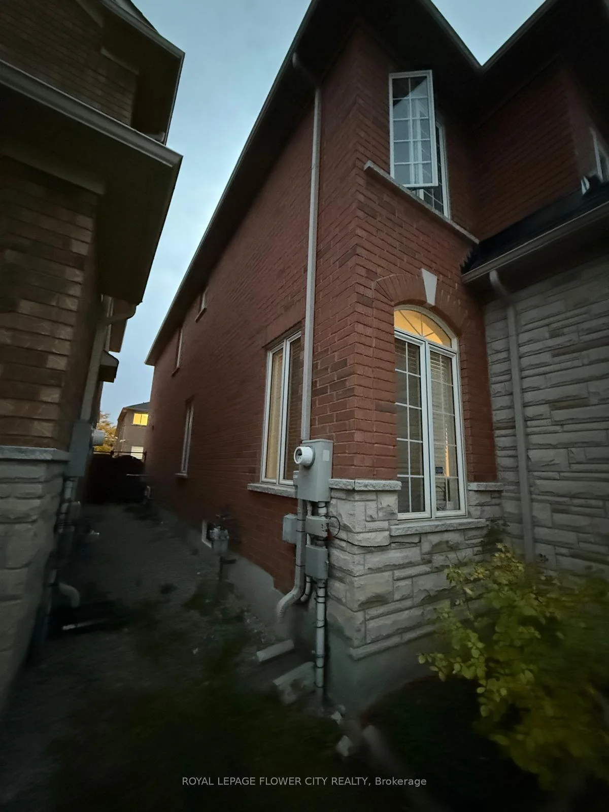 Photo 4 of 41 Cape Dorset Crescent, Brampton, Sandringham-Wellington — HOMEH