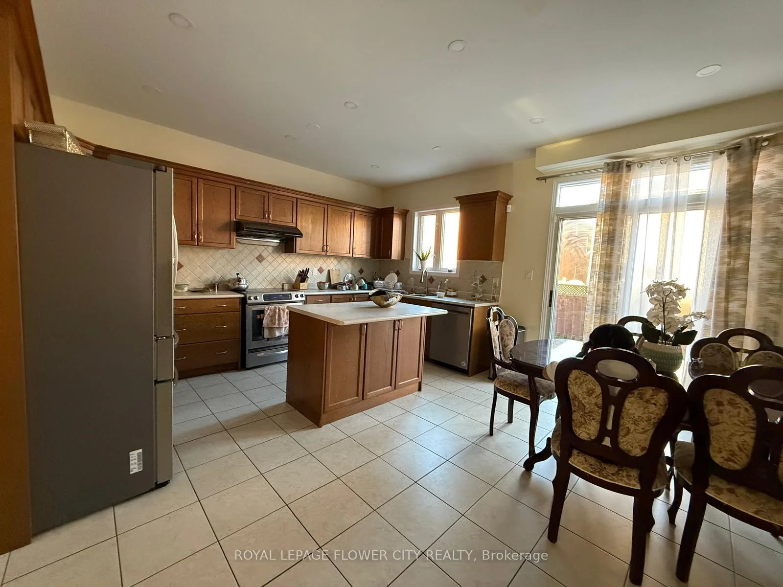 Photo 30 of 41 Cape Dorset Crescent, Brampton, Sandringham-Wellington — HOMEH
