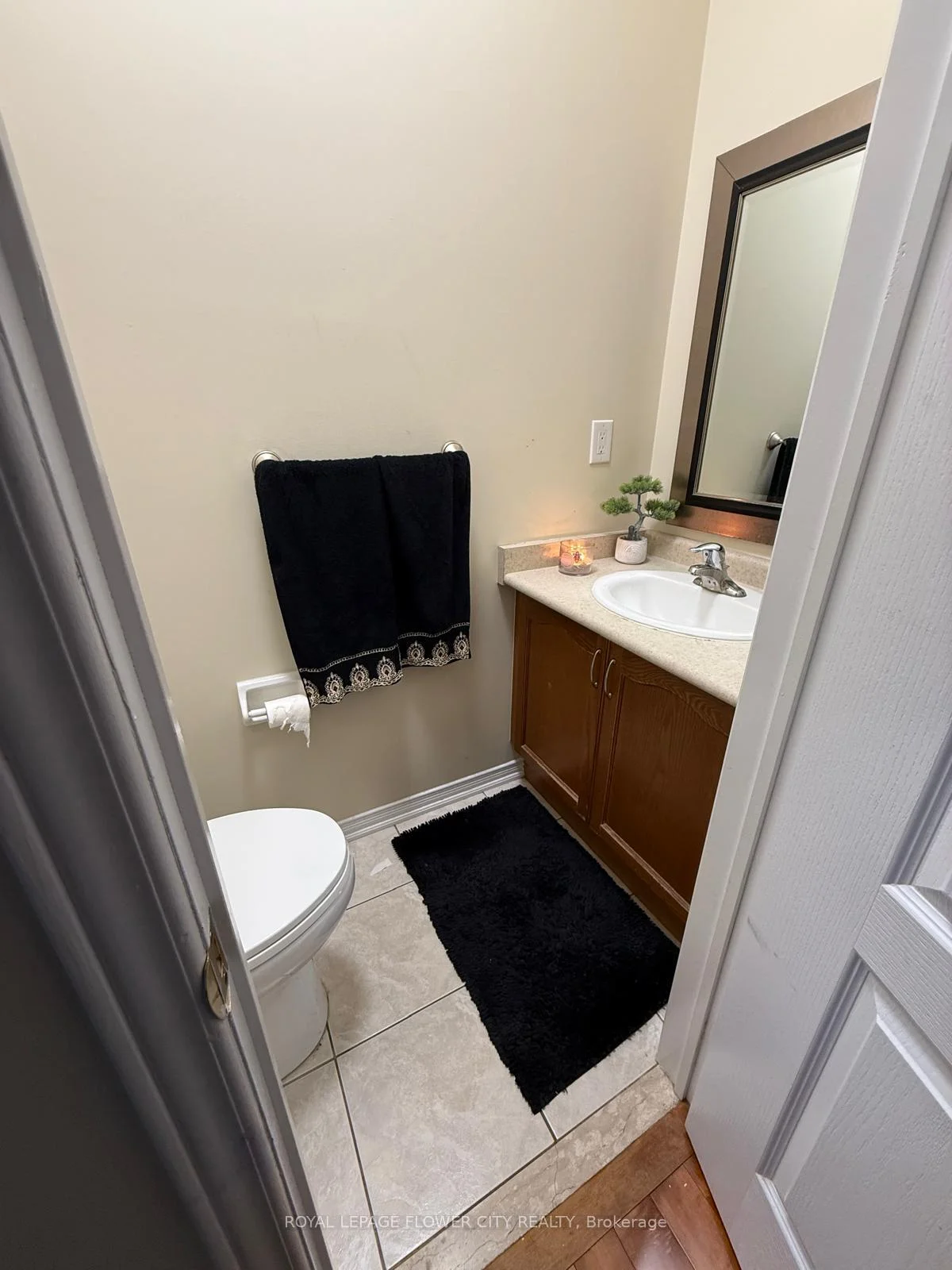 Photo 31 of 41 Cape Dorset Crescent, Brampton, Sandringham-Wellington — HOMEH