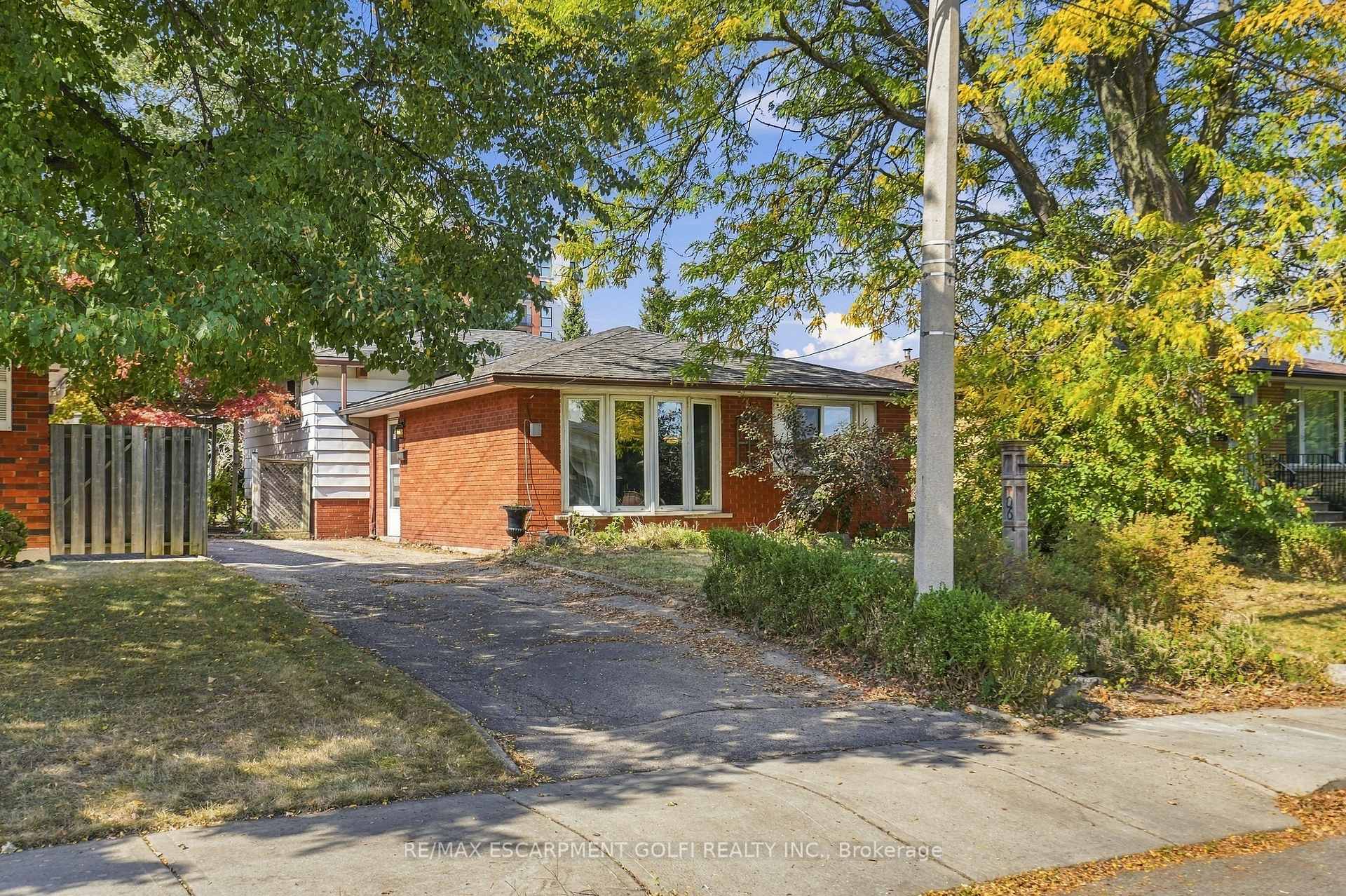 Photo of 106 Victor Boulevard