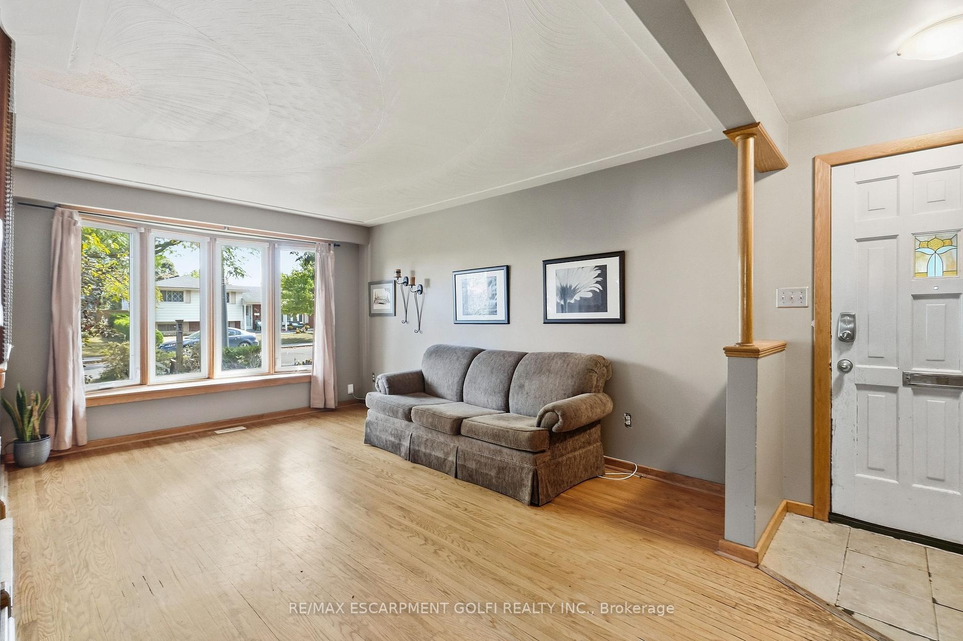 Photo 3 of 106 Victor Boulevard, Hamilton, Greeningdon — HOMEH