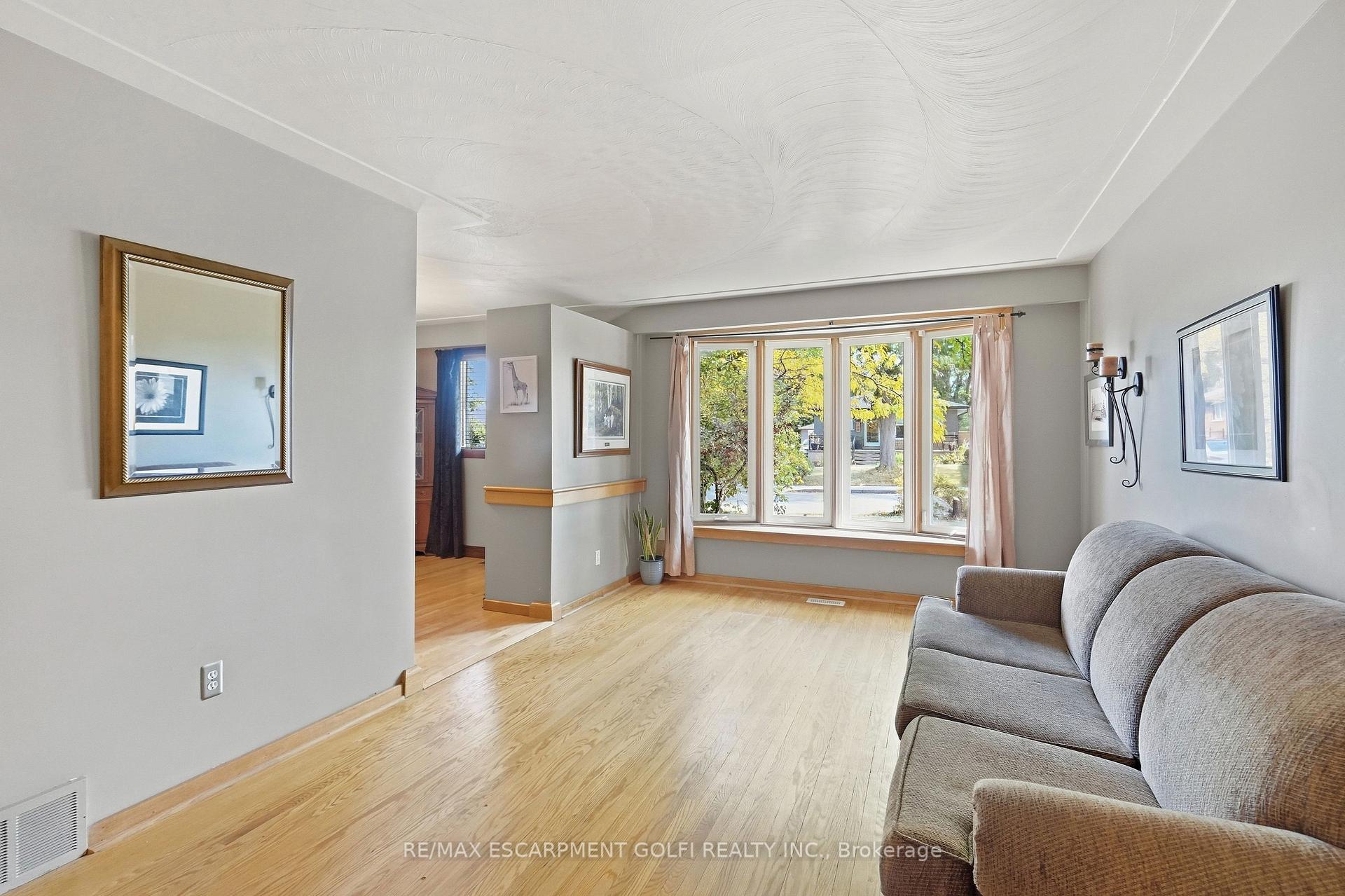 Photo 4 of 106 Victor Boulevard, Hamilton, Greeningdon — HOMEH