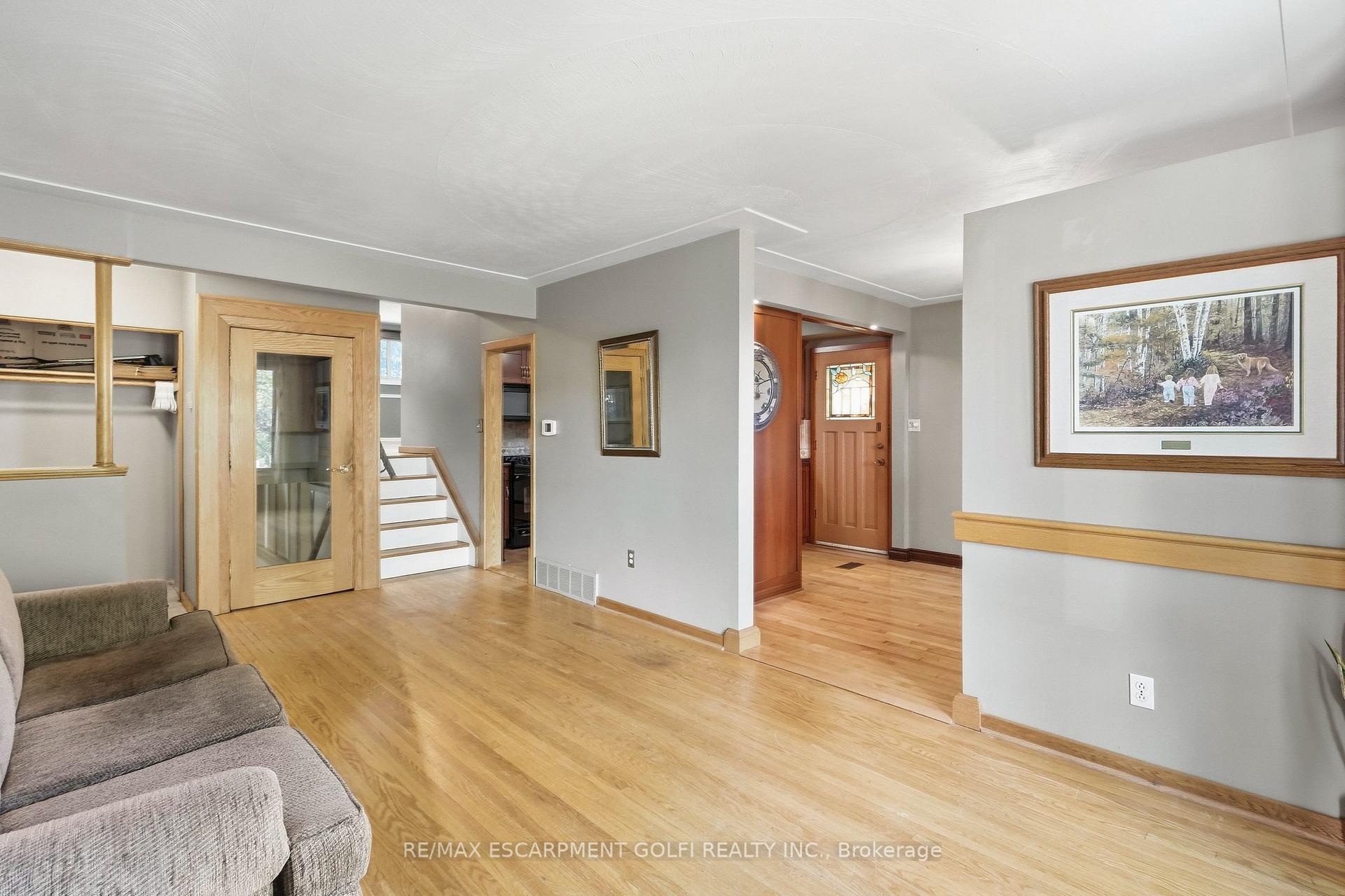 Photo 5 of 106 Victor Boulevard, Hamilton, Greeningdon — HOMEH
