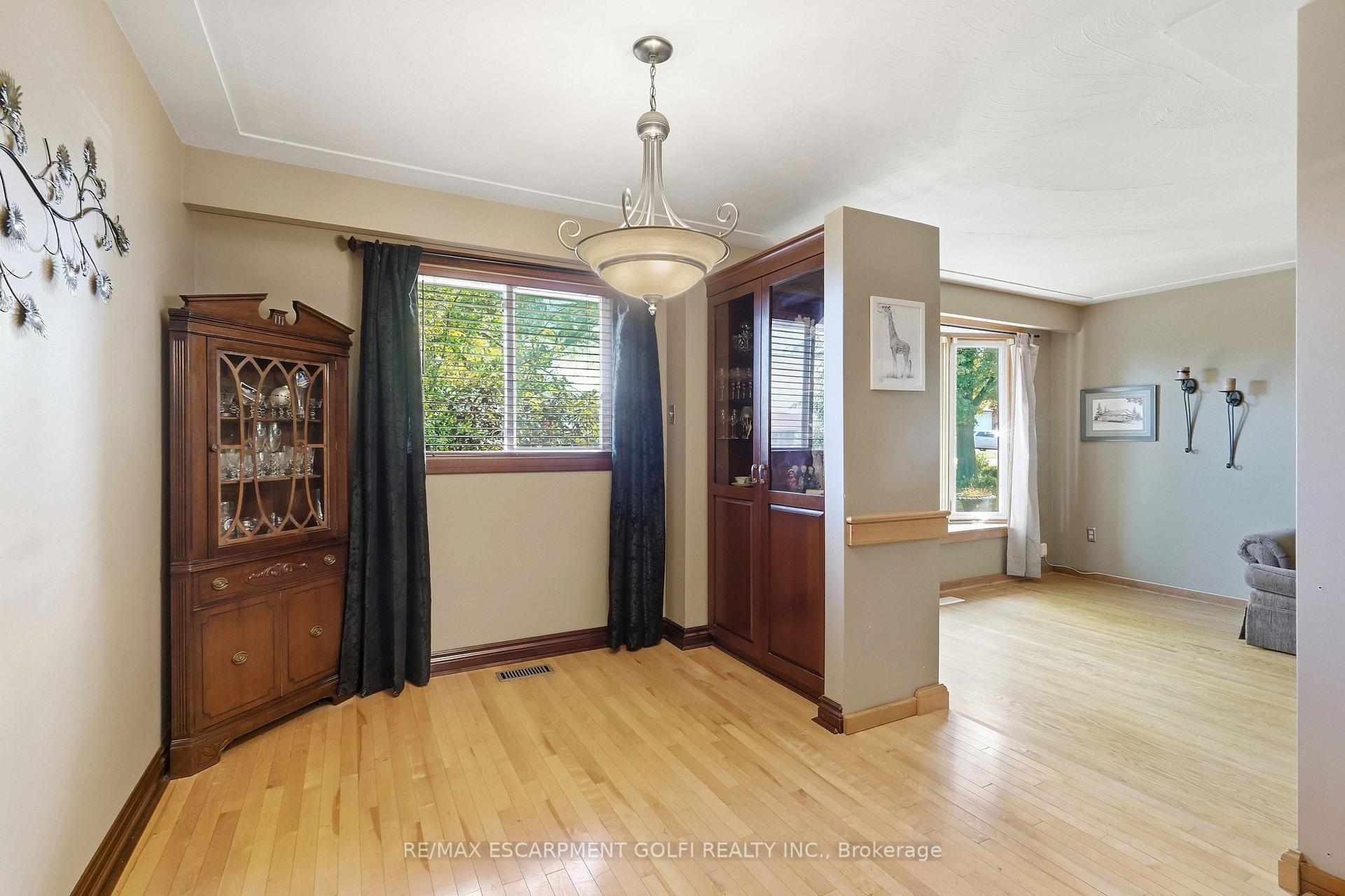 Photo 6 of 106 Victor Boulevard, Hamilton, Greeningdon — HOMEH