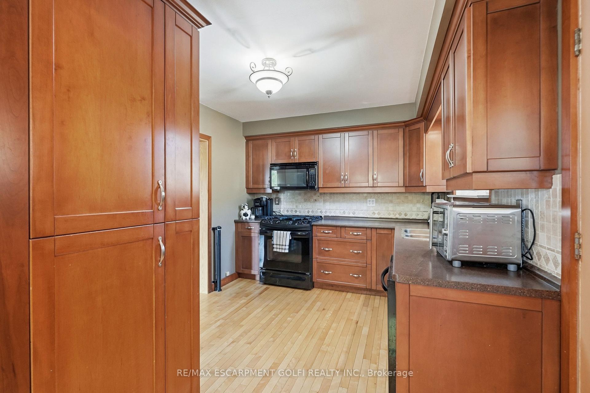 Photo 8 of 106 Victor Boulevard, Hamilton, Greeningdon — HOMEH