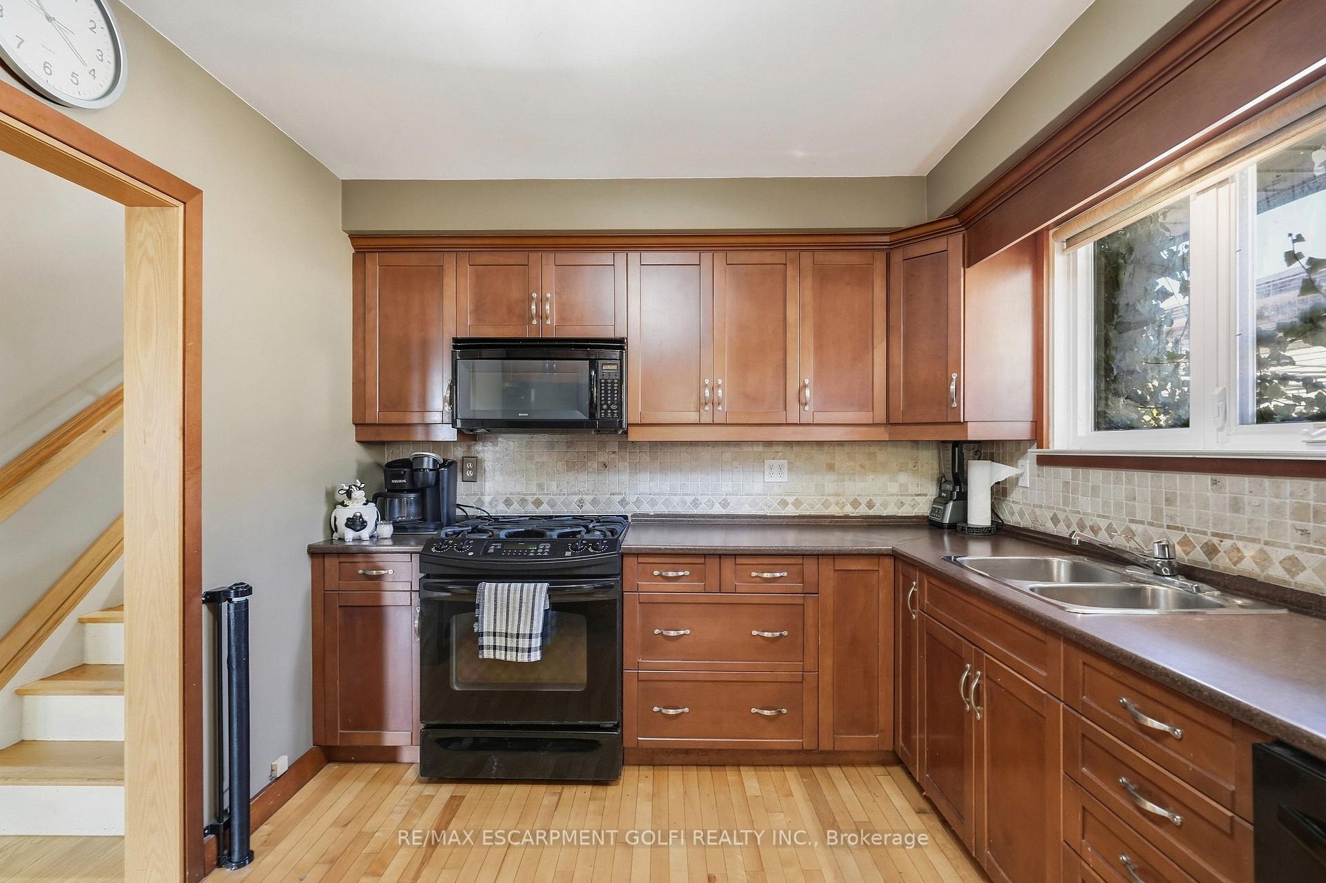 Photo 9 of 106 Victor Boulevard, Hamilton, Greeningdon — HOMEH