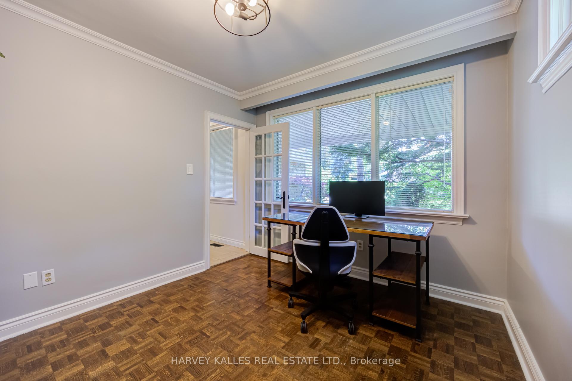 Photo 7 of 19 Ridgegate Crescent, Etobicoke, Stonegate-Queensway — HOMEH