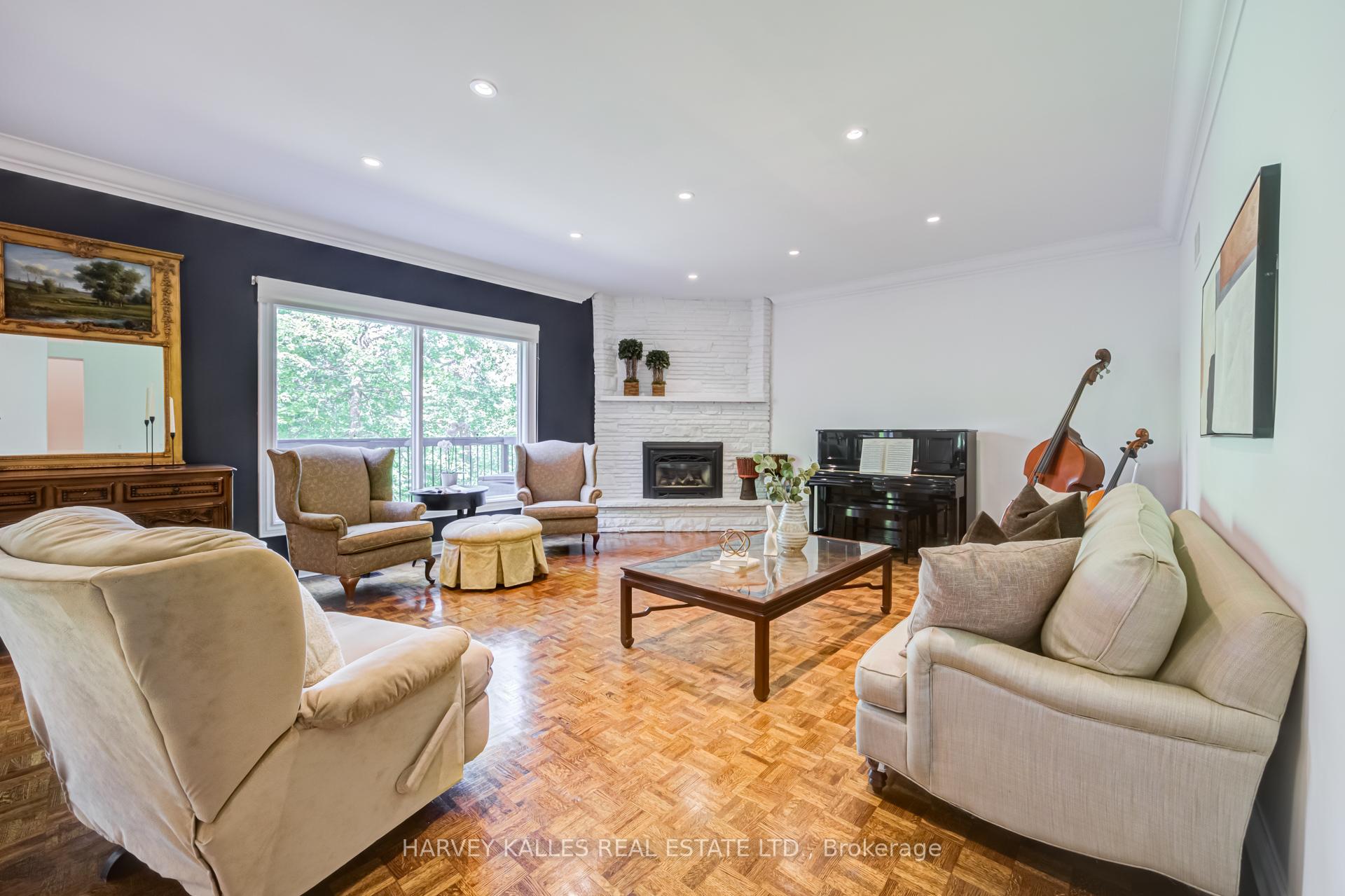 Photo 10 of 19 Ridgegate Crescent, Etobicoke, Stonegate-Queensway — HOMEH