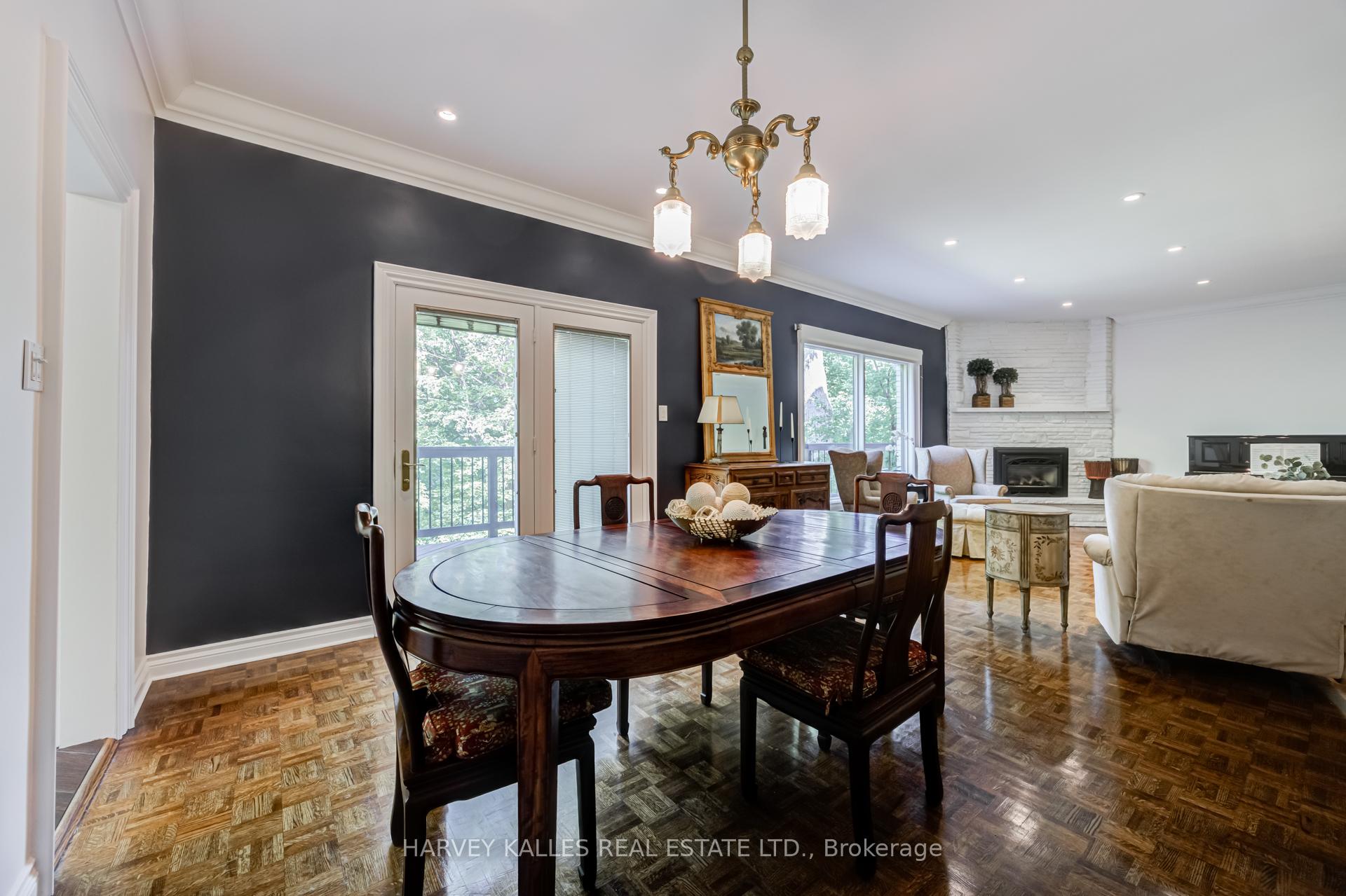 Photo 14 of 19 Ridgegate Crescent, Etobicoke, Stonegate-Queensway — HOMEH