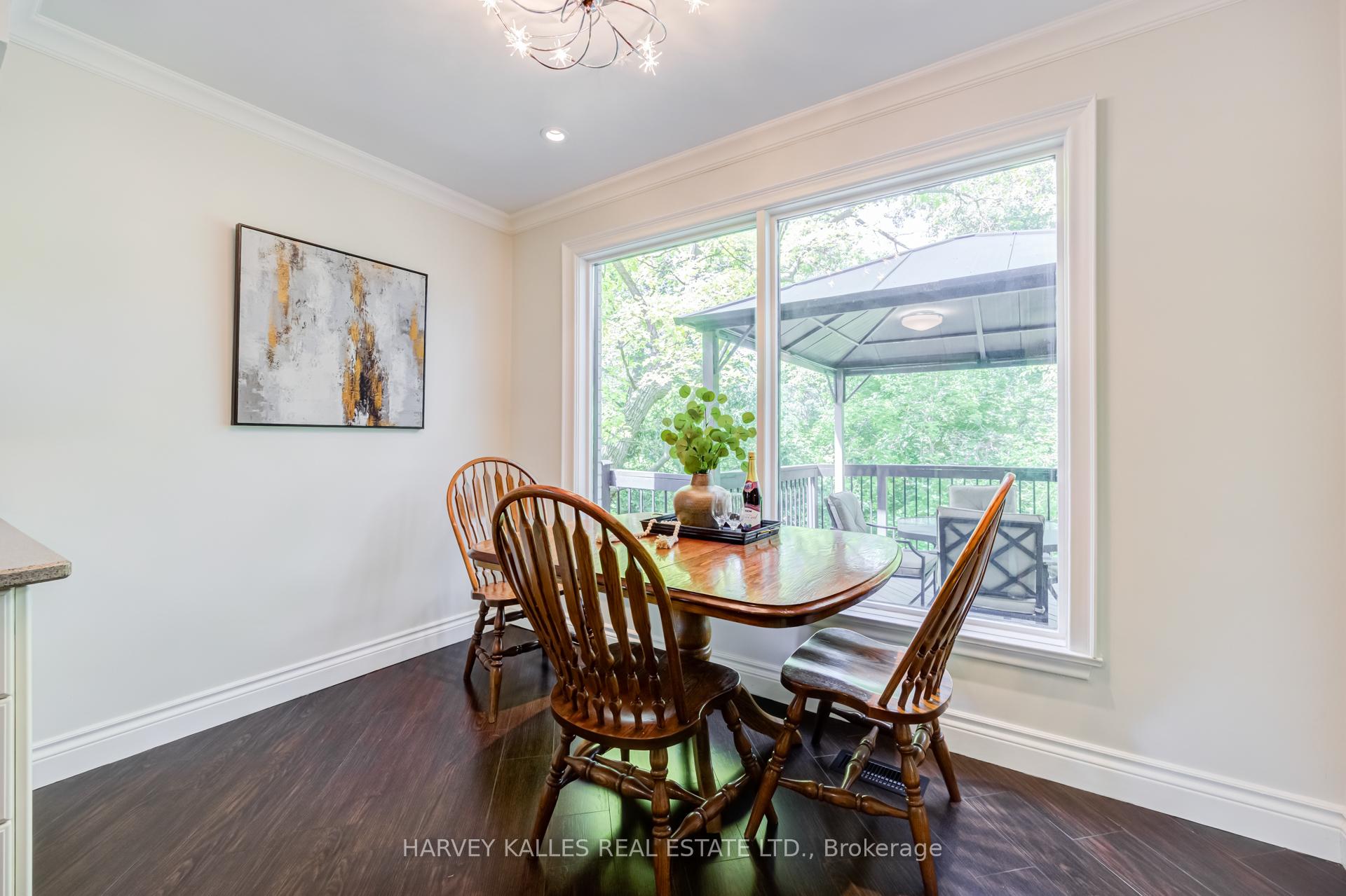 Photo 15 of 19 Ridgegate Crescent, Etobicoke, Stonegate-Queensway — HOMEH