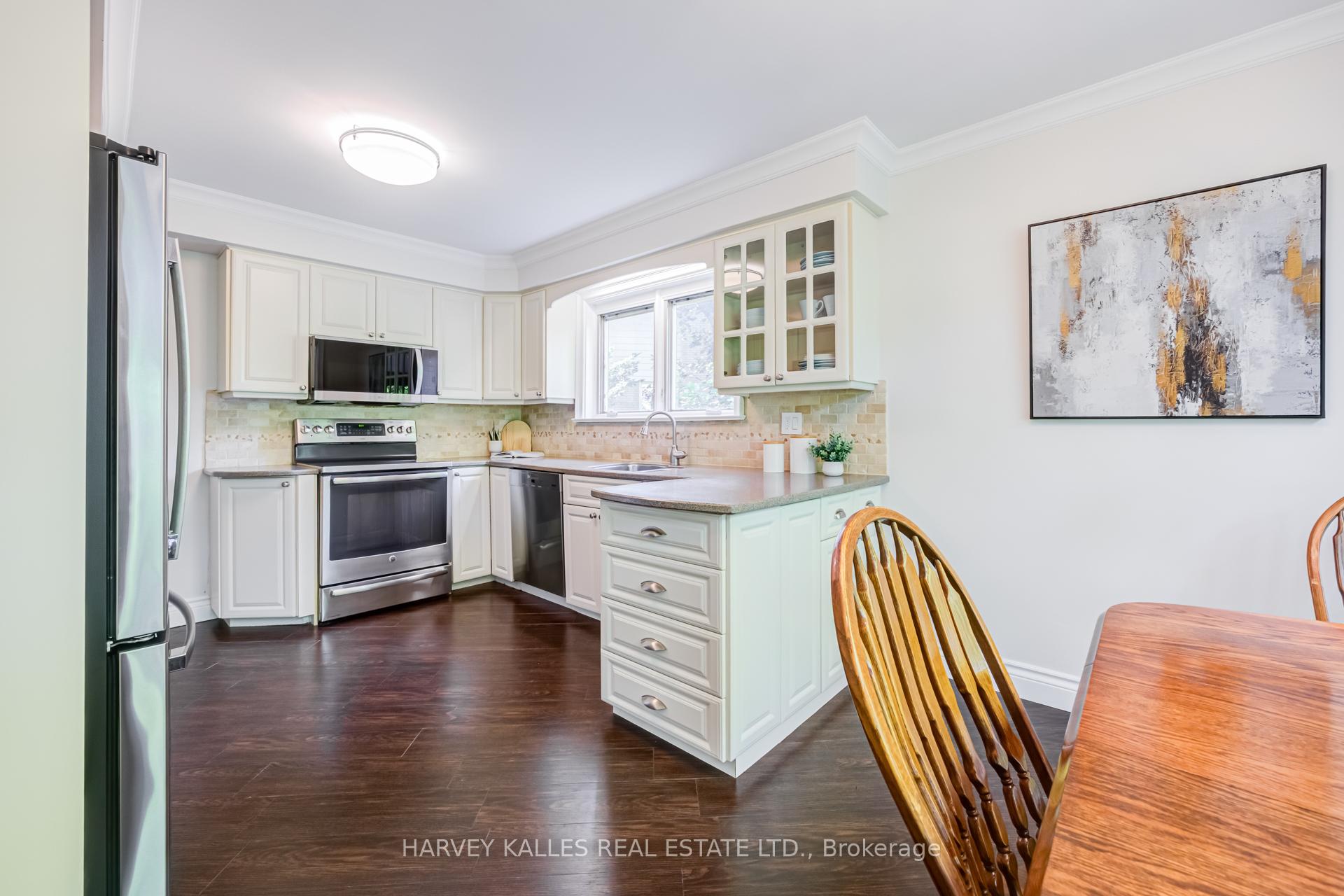 Photo 17 of 19 Ridgegate Crescent, Etobicoke, Stonegate-Queensway — HOMEH